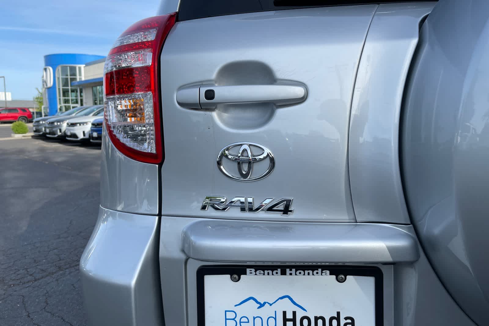 Thumbnail: 2012 Toyota RAV4 - 14