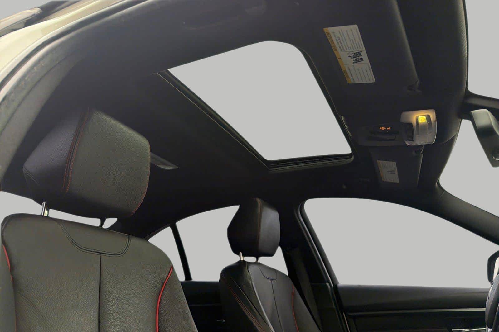 Thumbnail: 2012 BMW 3 Series - 18