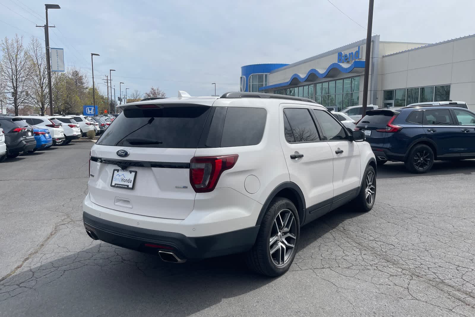 Thumbnail: 2017 Ford Explorer - 5