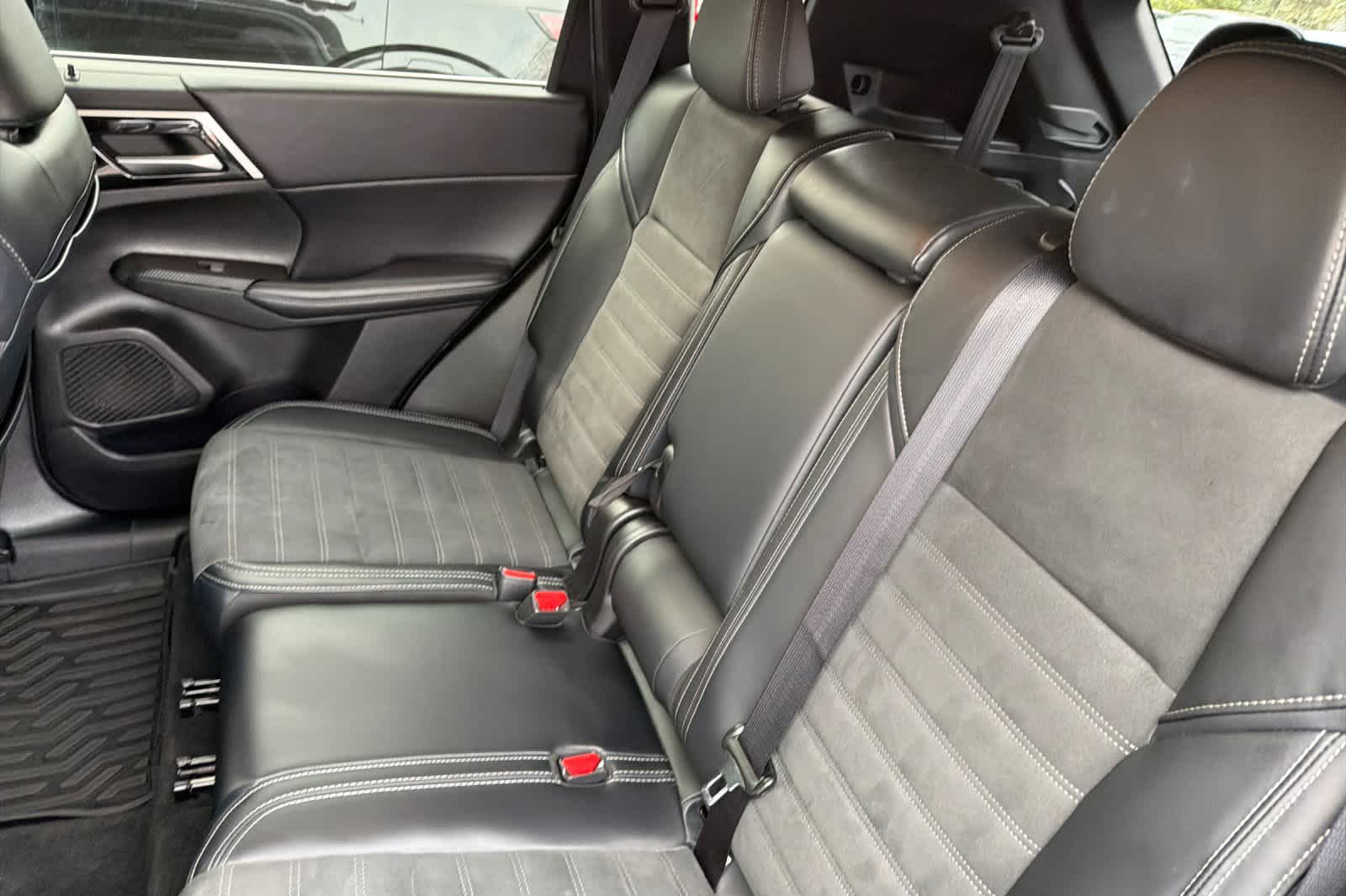 Thumbnail: 2024 Mitsubishi Outlander - 4