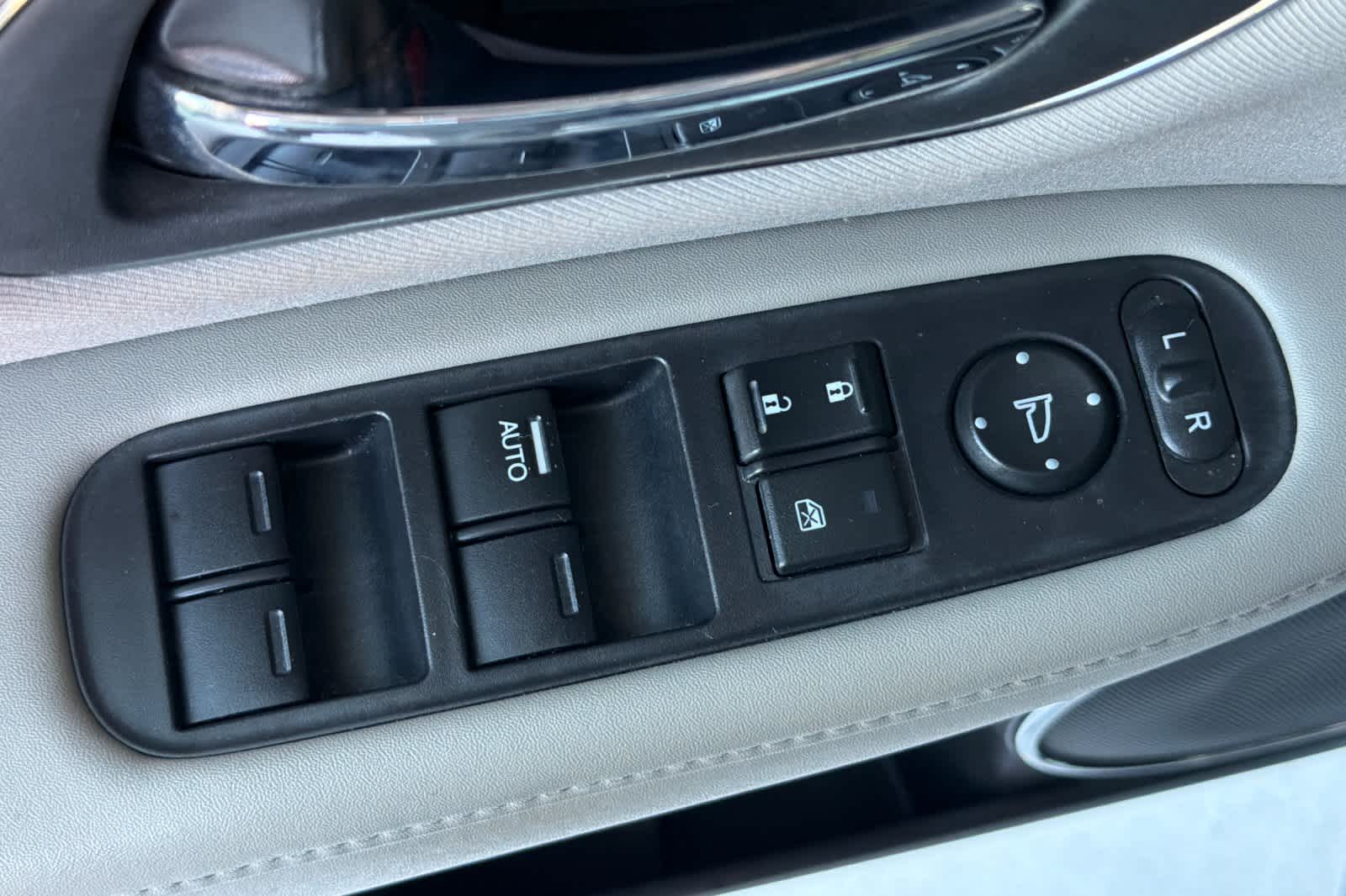Thumbnail: 2016 Honda HR-V - 14