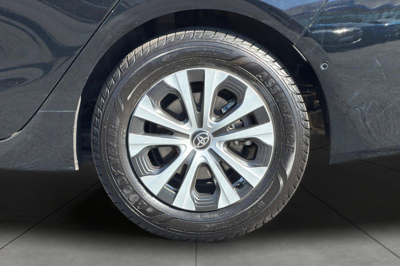 Thumbnail: 2021 Toyota Prius - 10