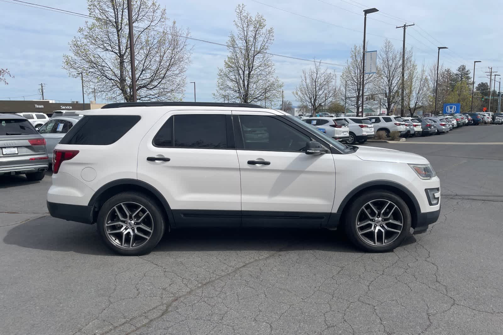 Thumbnail: 2017 Ford Explorer - 6