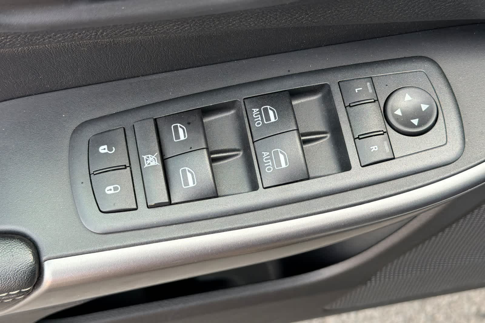 Thumbnail: 2020 Jeep Cherokee - 15