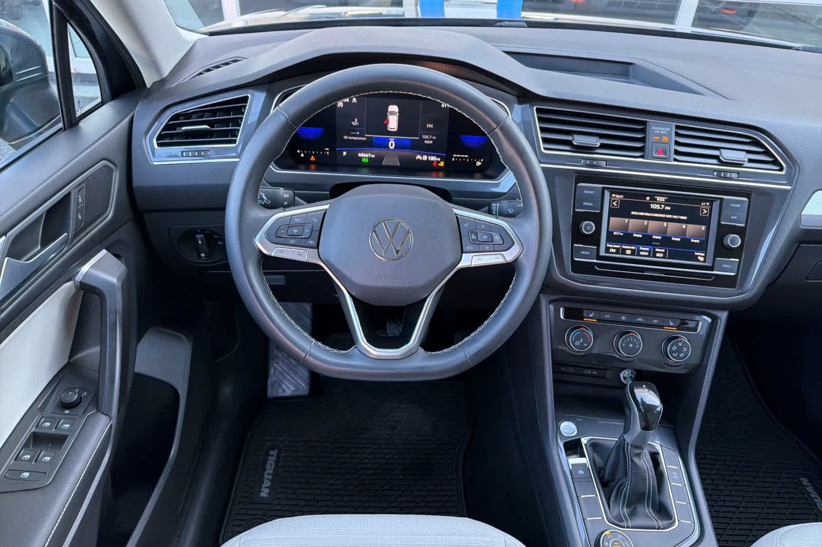 Thumbnail: 2022 Volkswagen Tiguan - 16