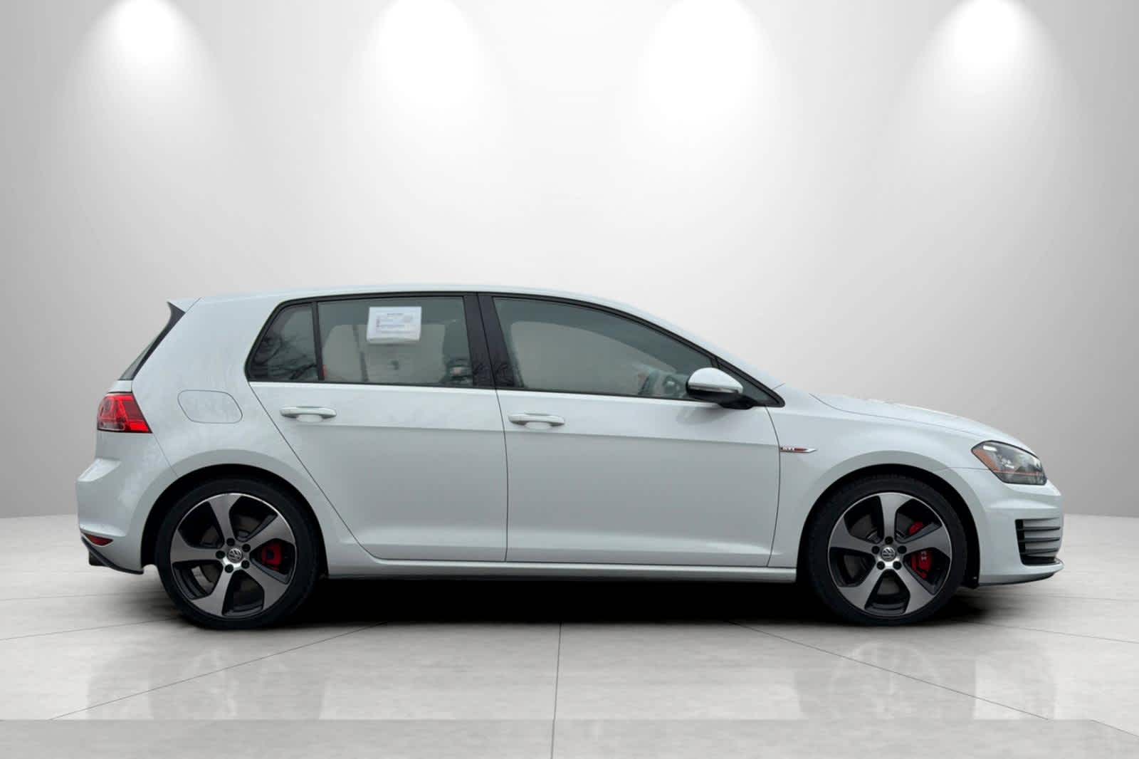 Thumbnail: 2016 Volkswagen Golf - 8