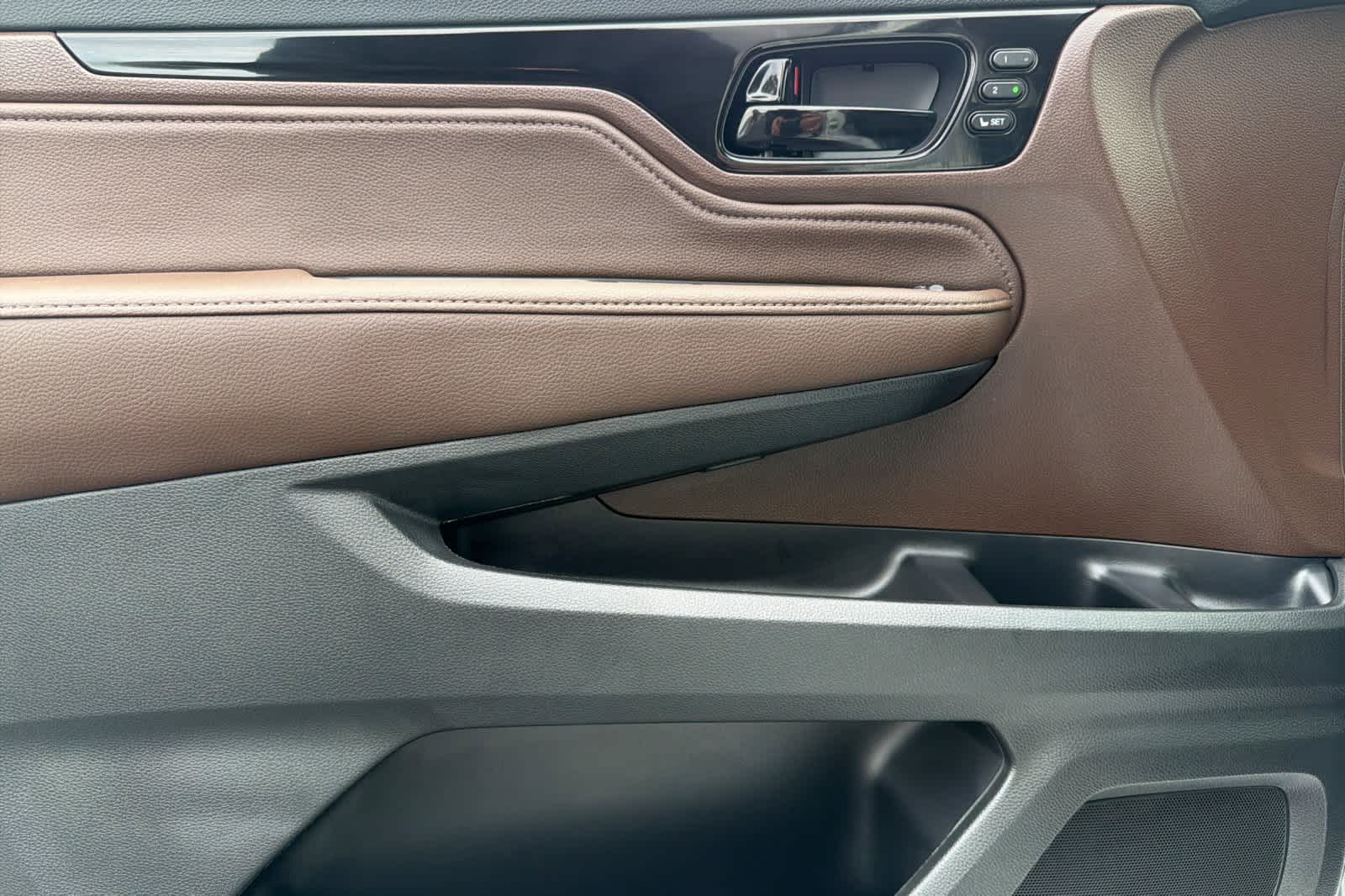 2027 Honda Odyssey Elite - Photo 14