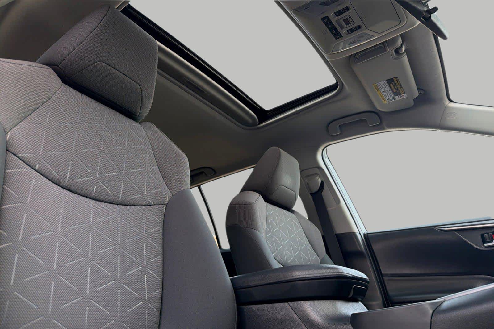 Thumbnail: 2019 Toyota RAV4 - 19