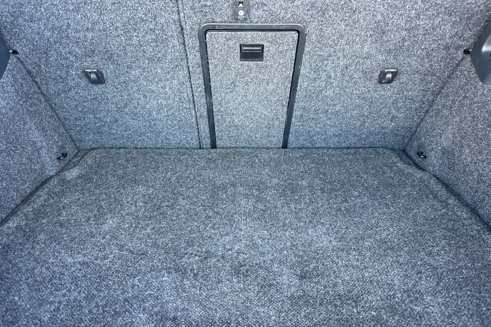 Thumbnail: 2012 Volkswagen Golf - 17