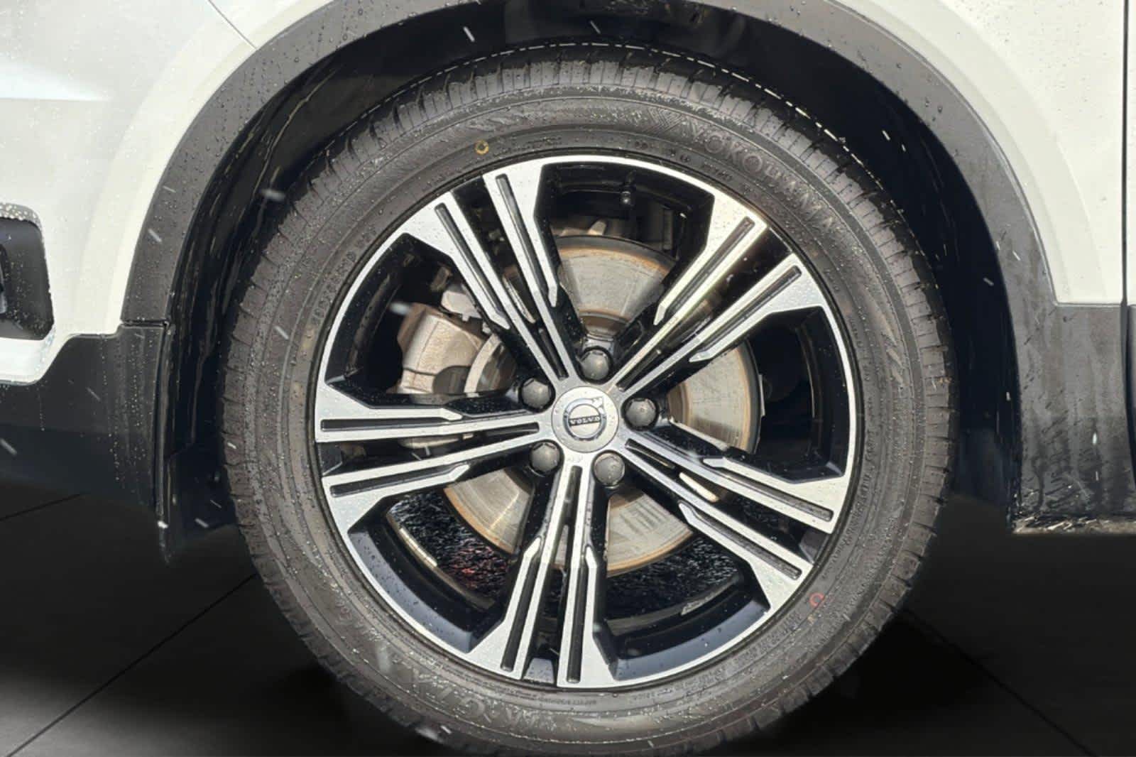 Thumbnail: 2022 Volvo XC40 - 11