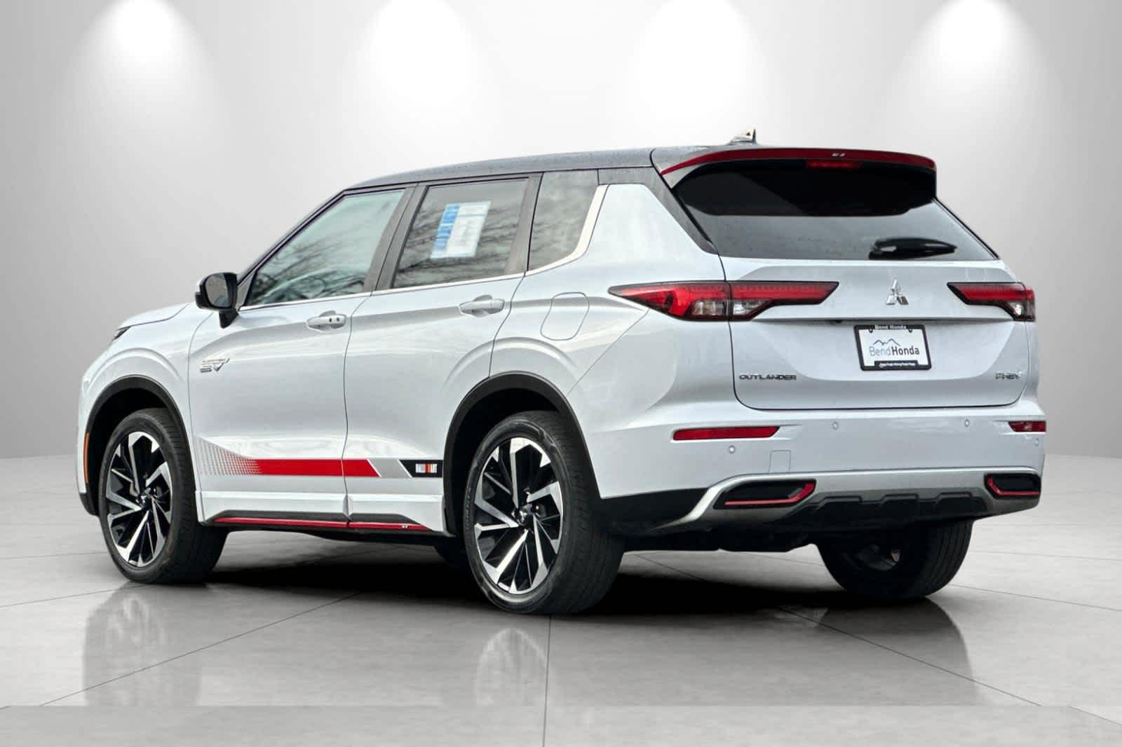 Thumbnail: 2024 Mitsubishi Outlander - 6