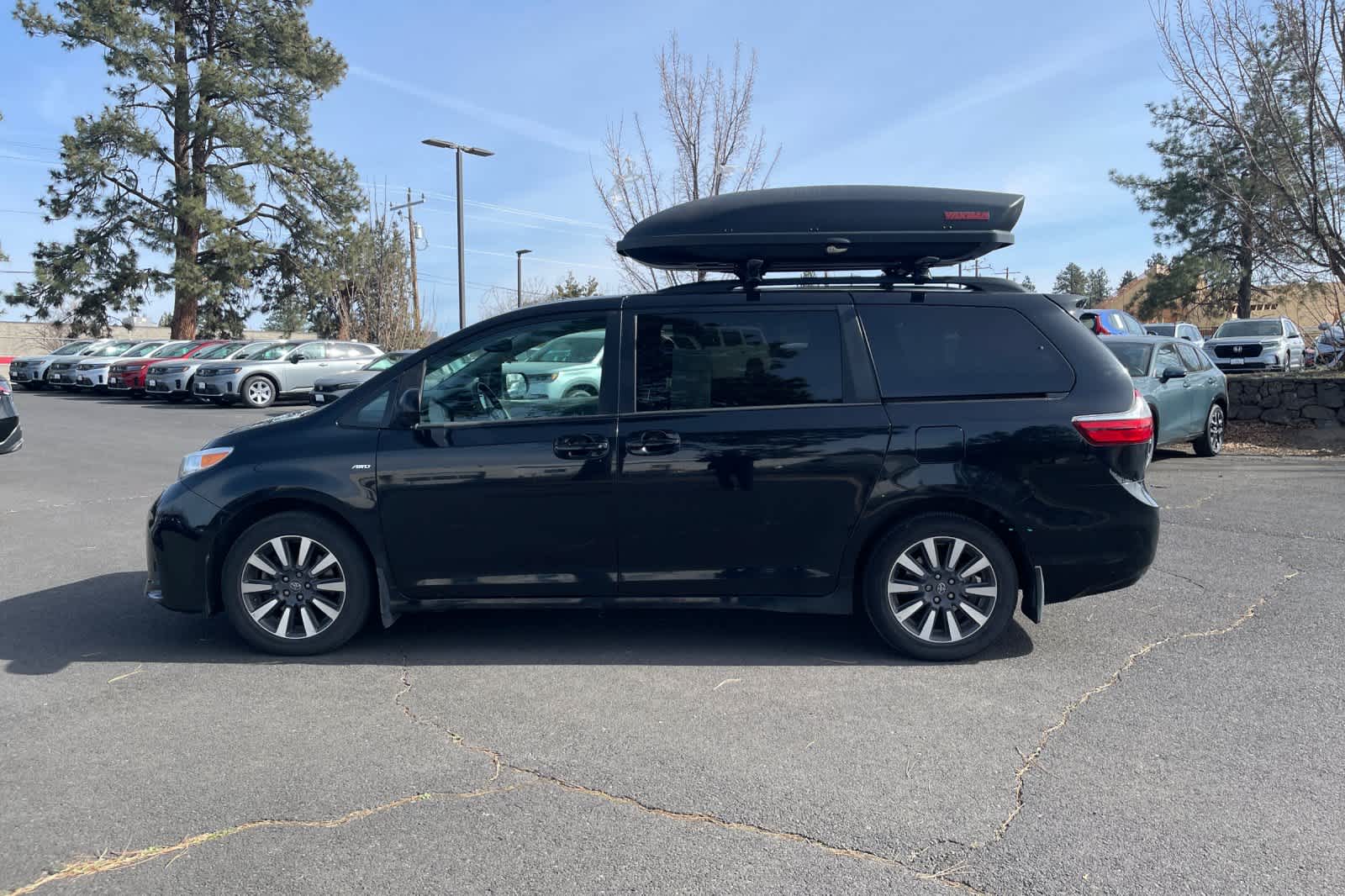 Thumbnail: 2019 Toyota Sienna - 2