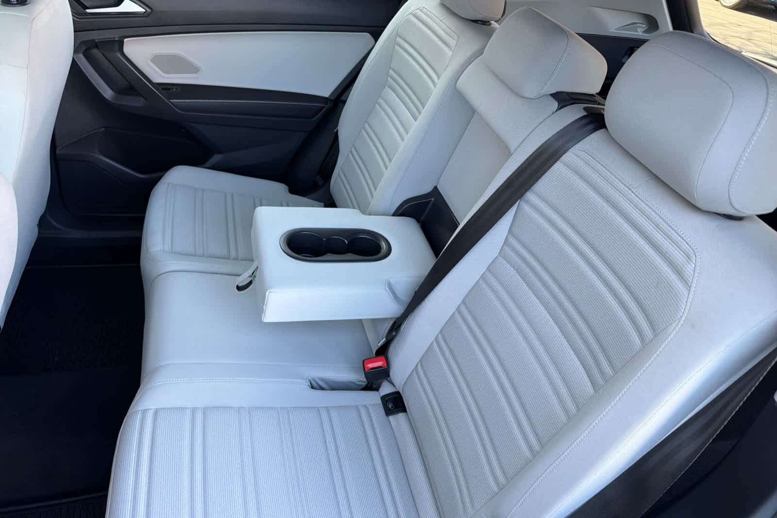 Thumbnail: 2022 Volkswagen Tiguan - 4