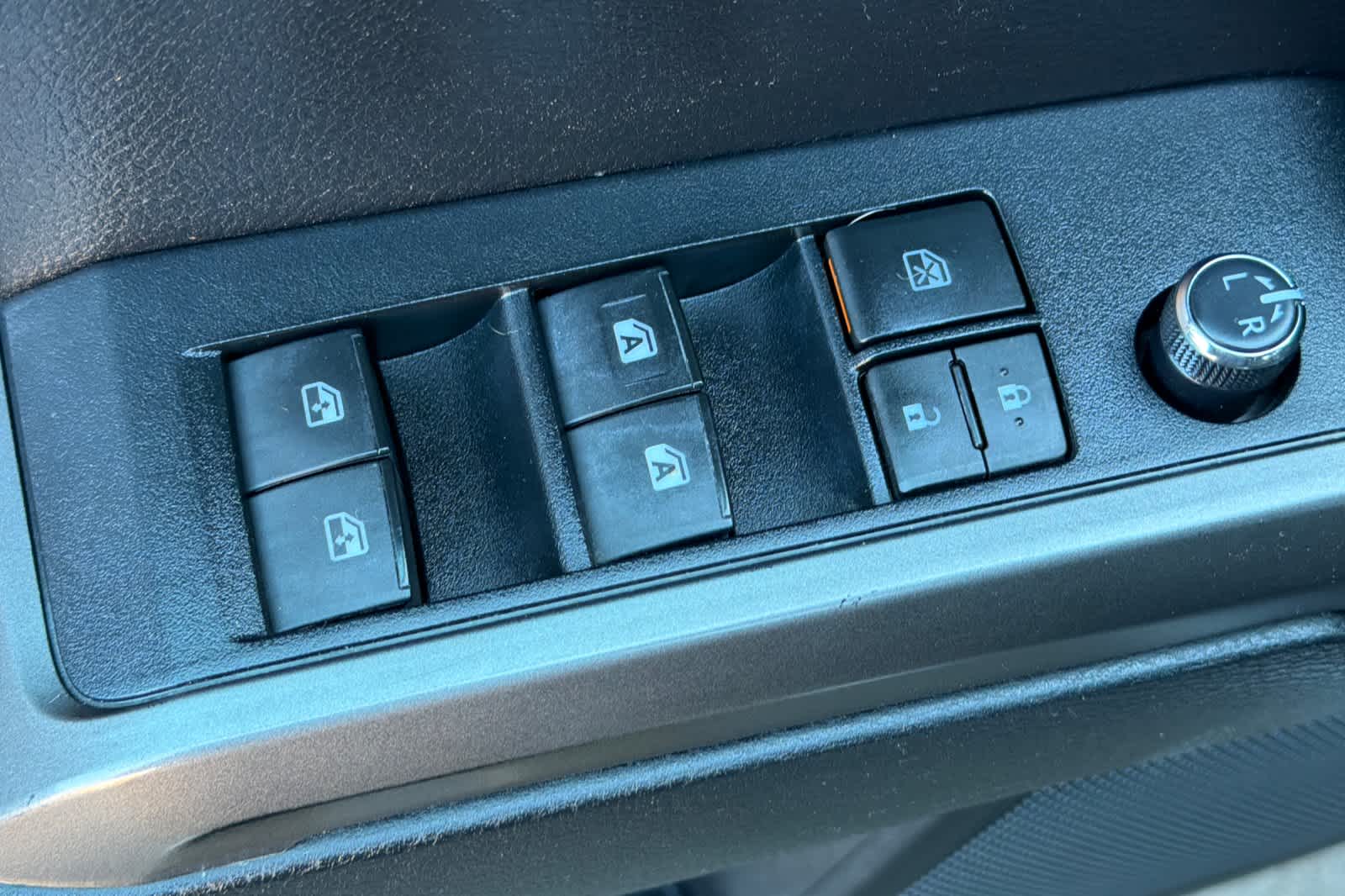 Thumbnail: 2017 Toyota Tacoma - 15