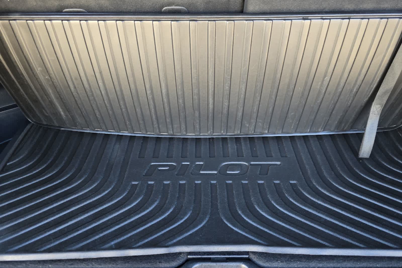 Thumbnail: 2016 Honda Pilot - 17