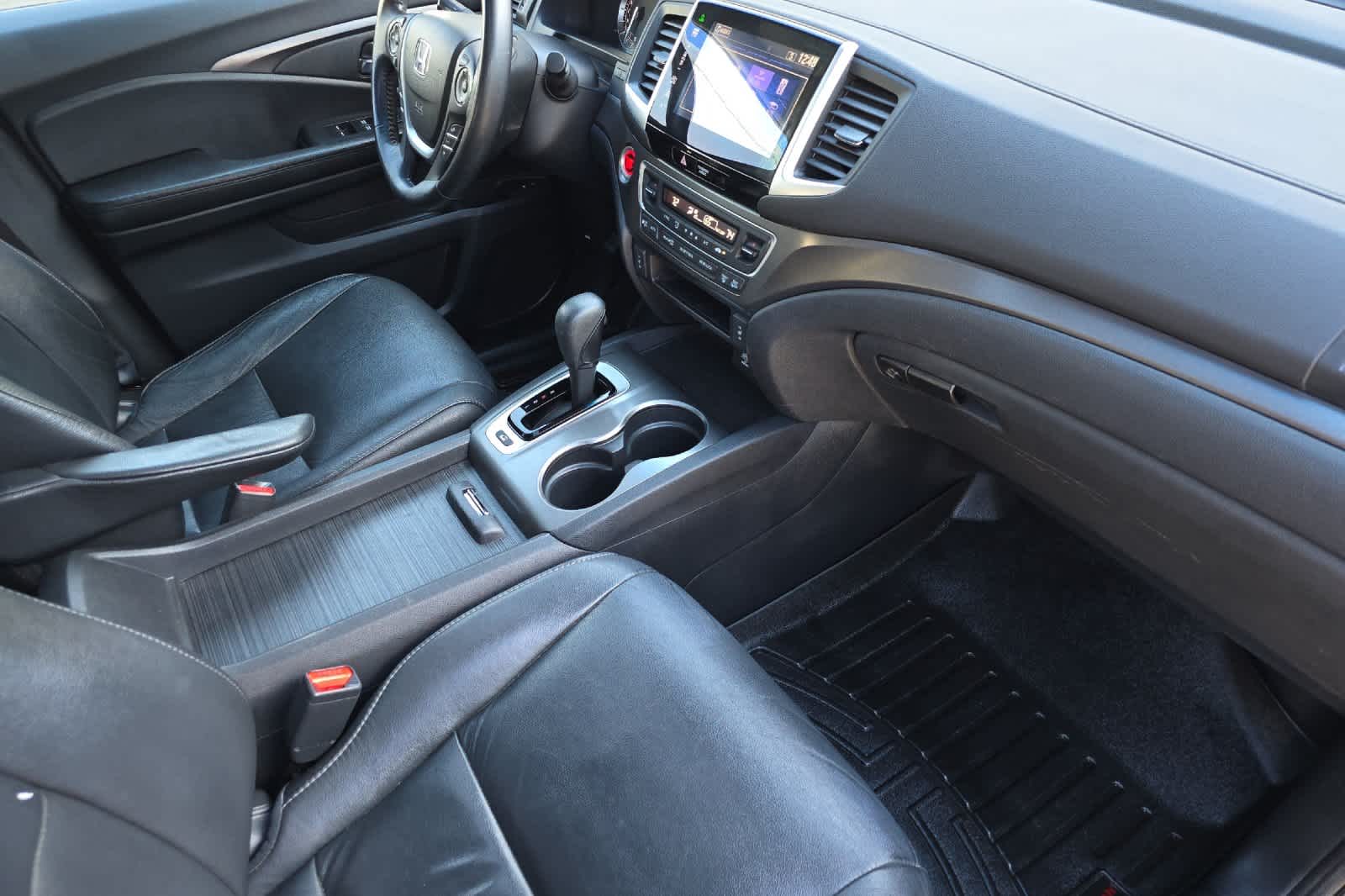 Thumbnail: 2016 Honda Pilot - 18