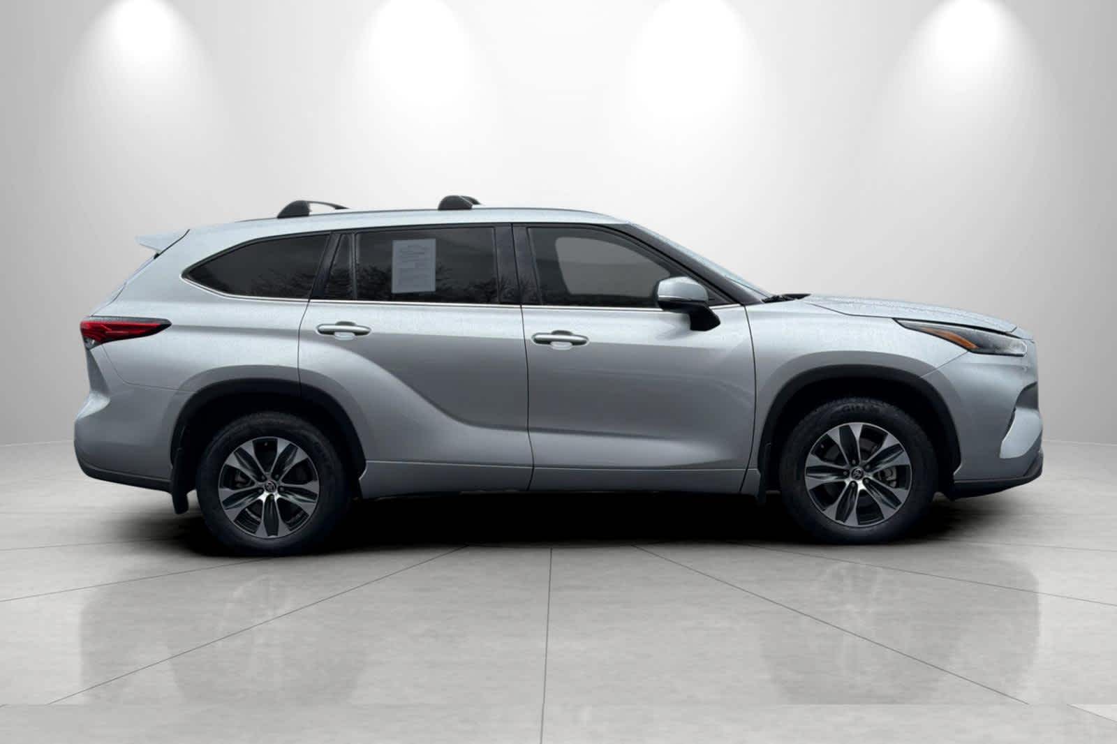Thumbnail: 2022 Toyota Highlander - 8
