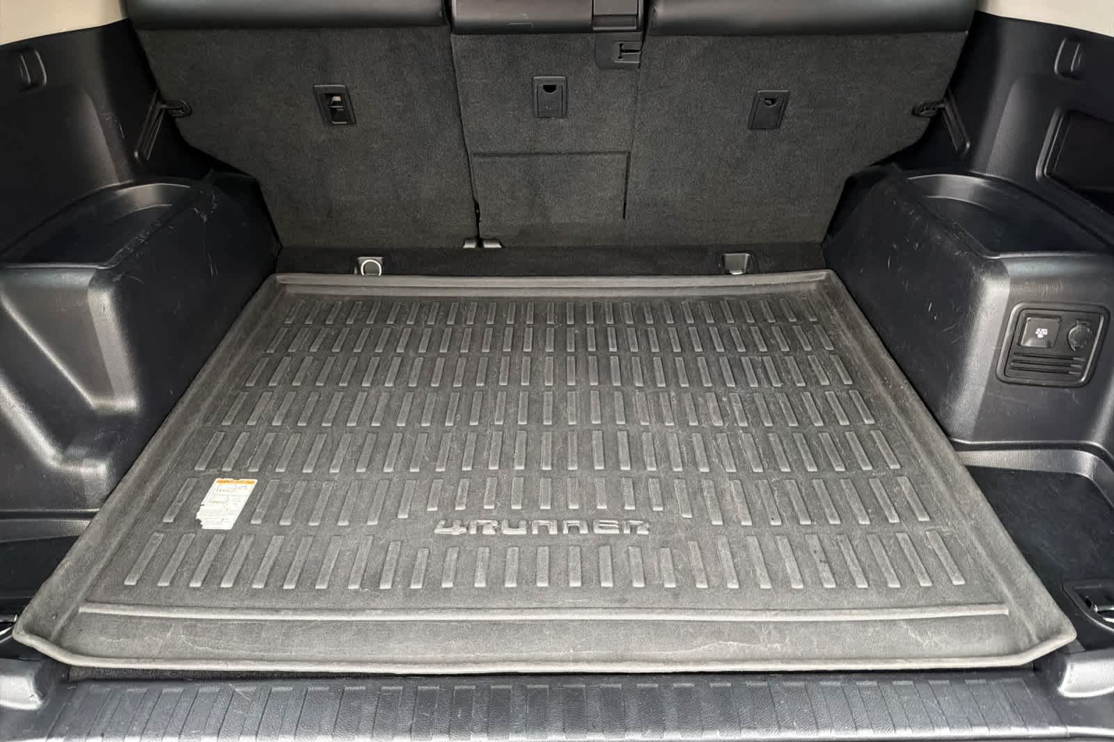 Thumbnail: 2010 Toyota 4Runner - 17