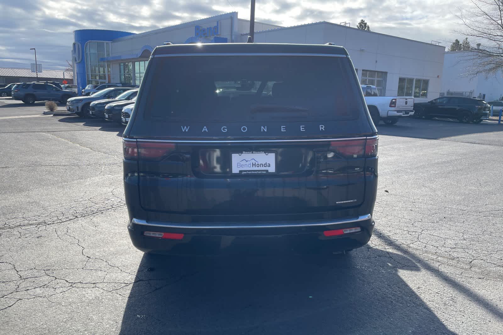 Thumbnail: 2024 Jeep Wagoneer - 4