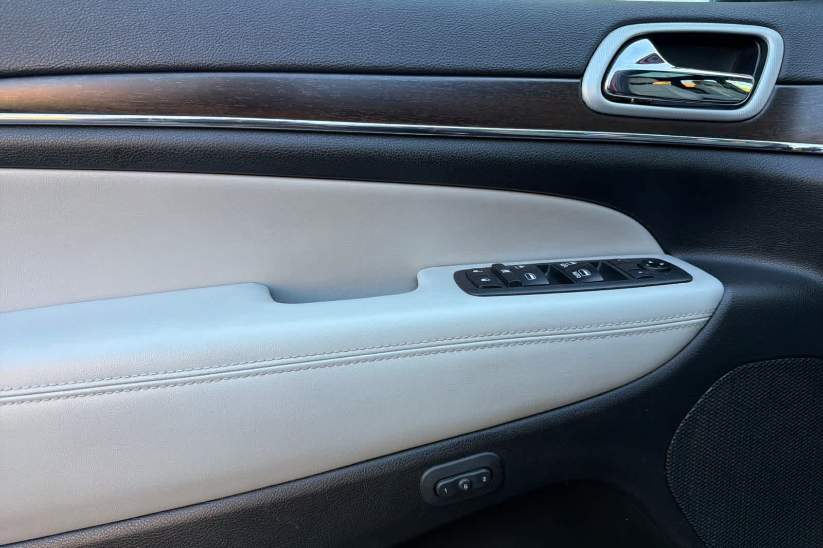 Thumbnail: 2018 Jeep Grand Cherokee - 14