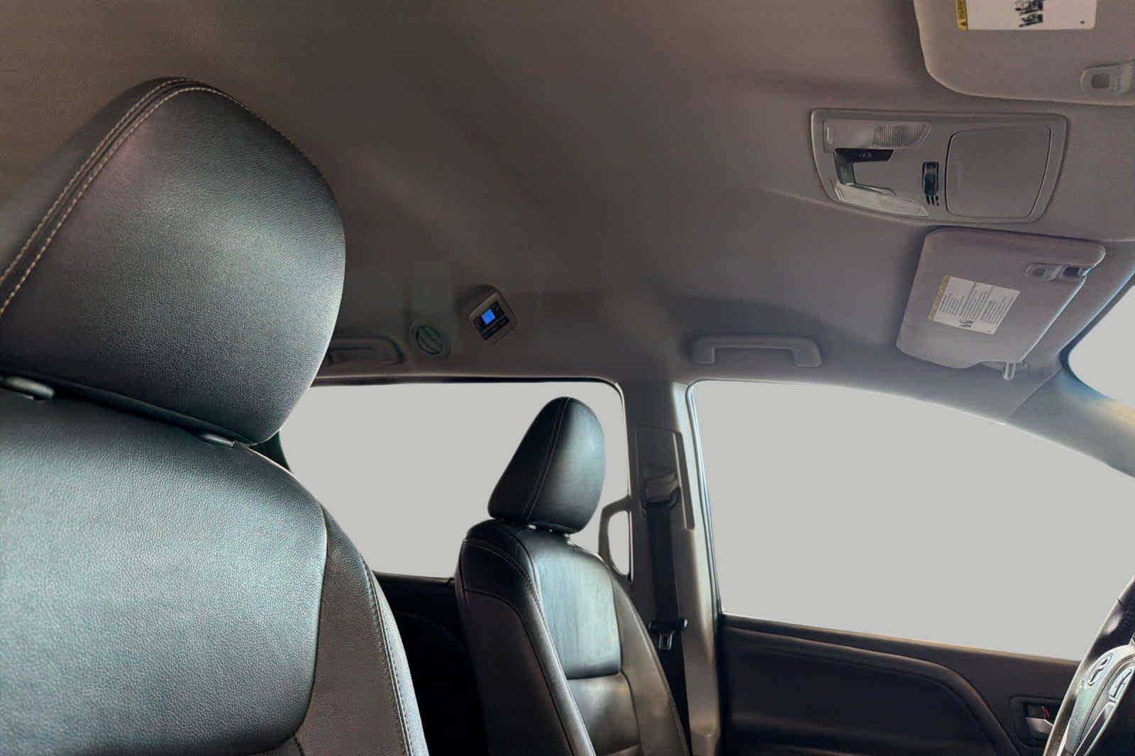 Thumbnail: 2015 Toyota Sienna - 20