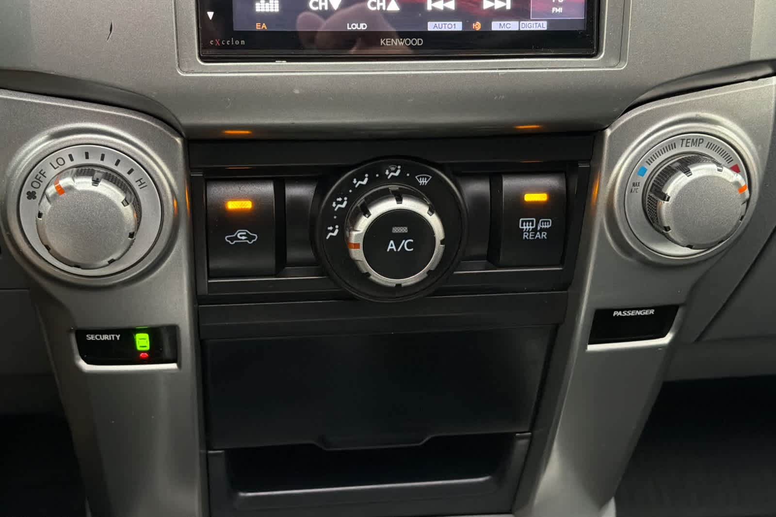 Thumbnail: 2010 Toyota 4Runner - 21