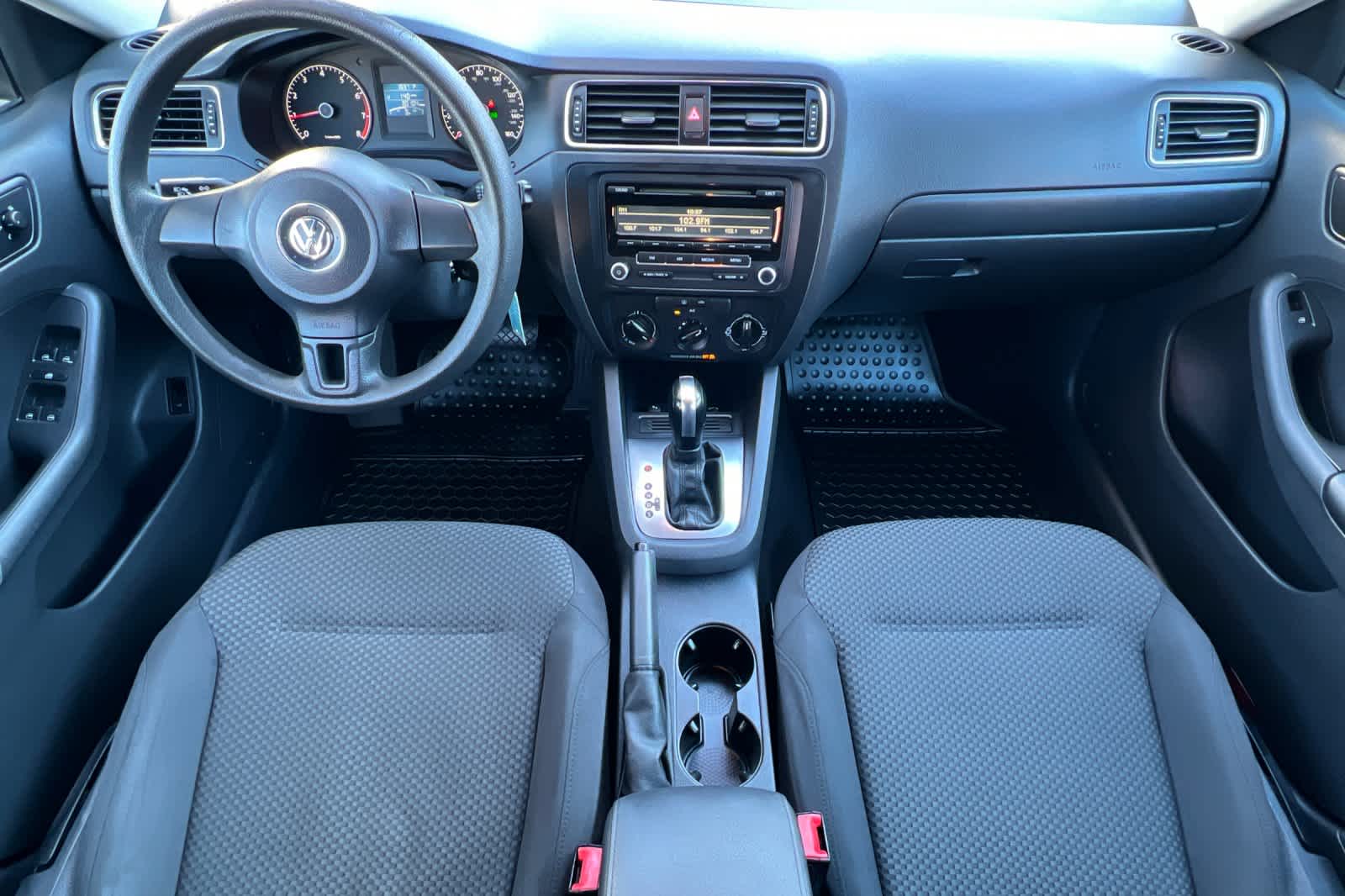 Thumbnail: 2014 Volkswagen Jetta - 3