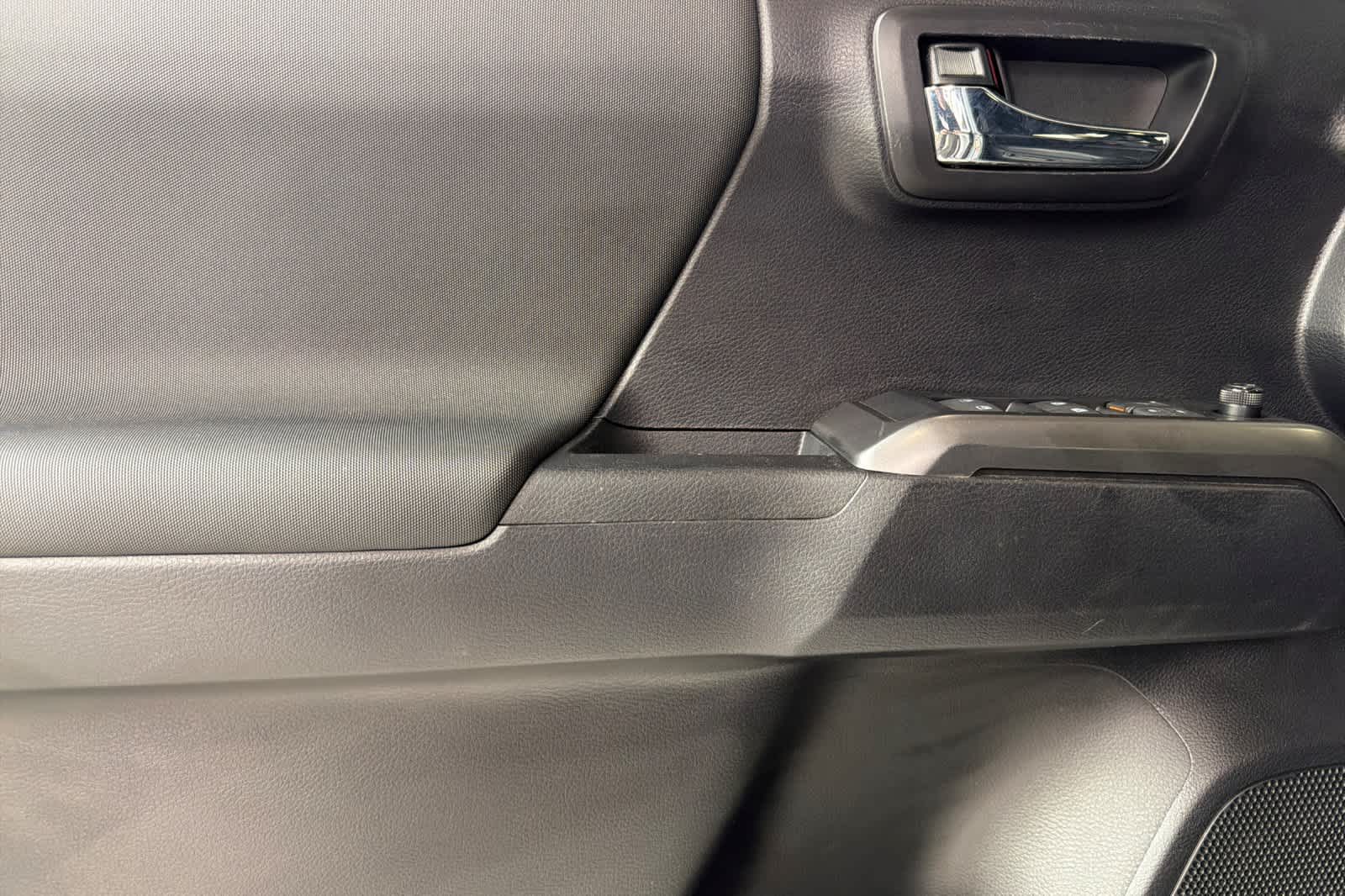 Thumbnail: 2020 Toyota Tacoma - 14