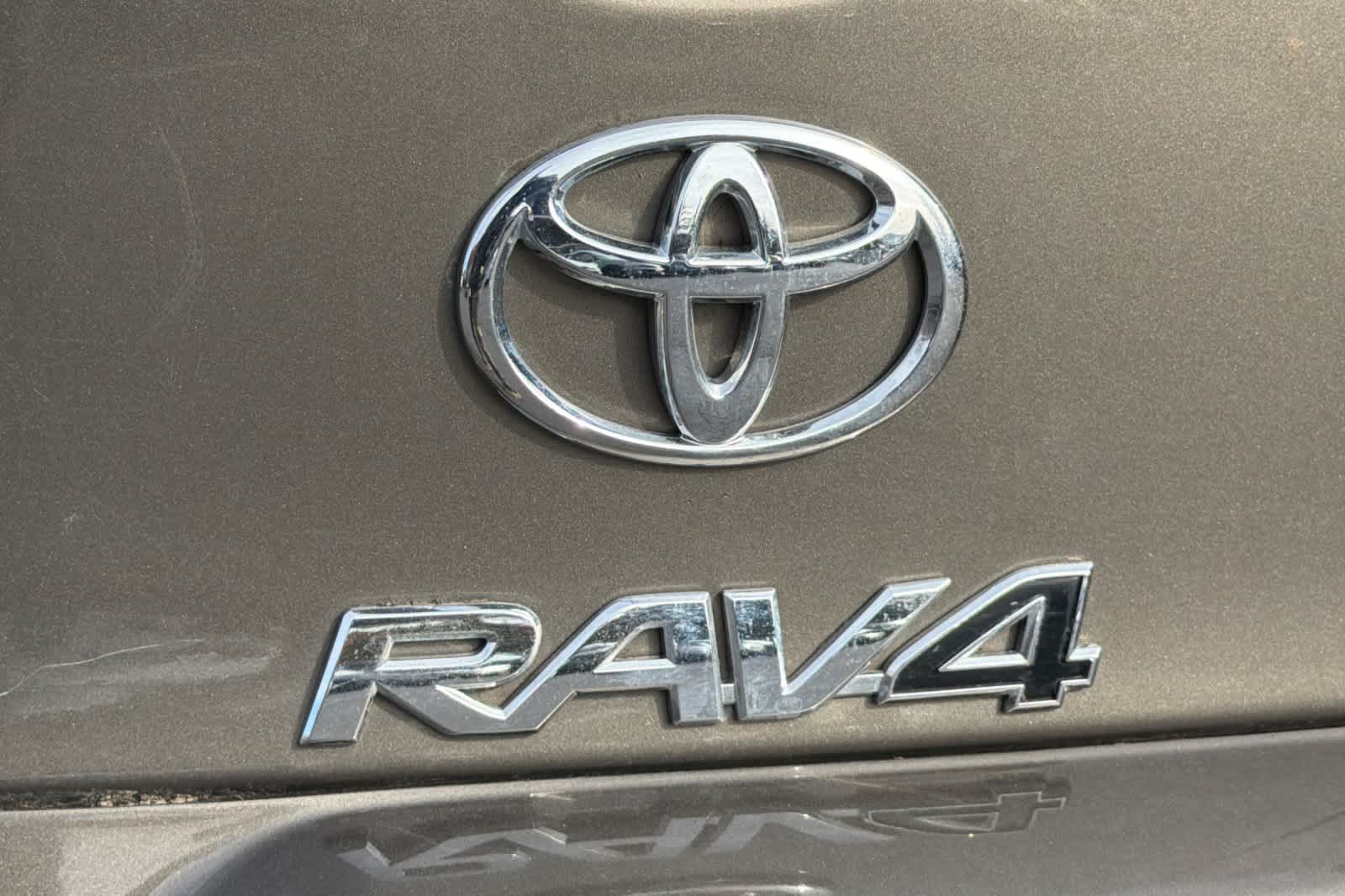 Thumbnail: 2011 Toyota RAV4 - 12