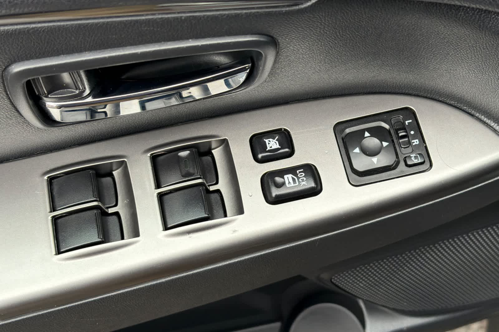 Thumbnail: 2024 Mitsubishi Outlander Sport - 15