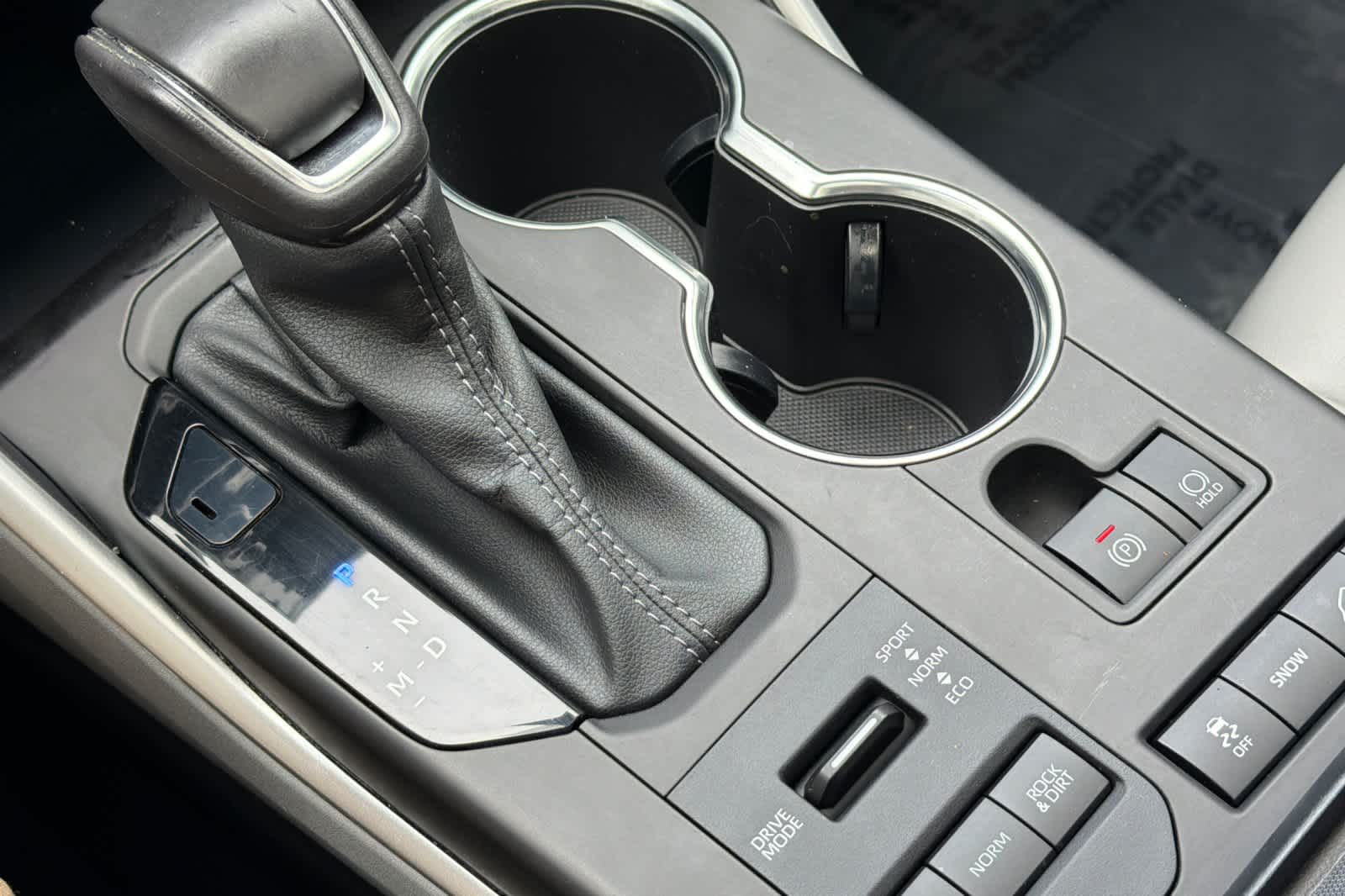 Thumbnail: 2022 Toyota Highlander - 24