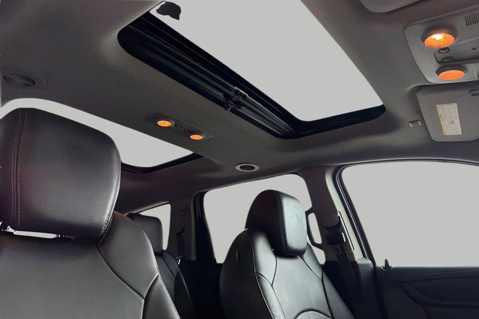 Thumbnail: 2017 Chevrolet Traverse - 20