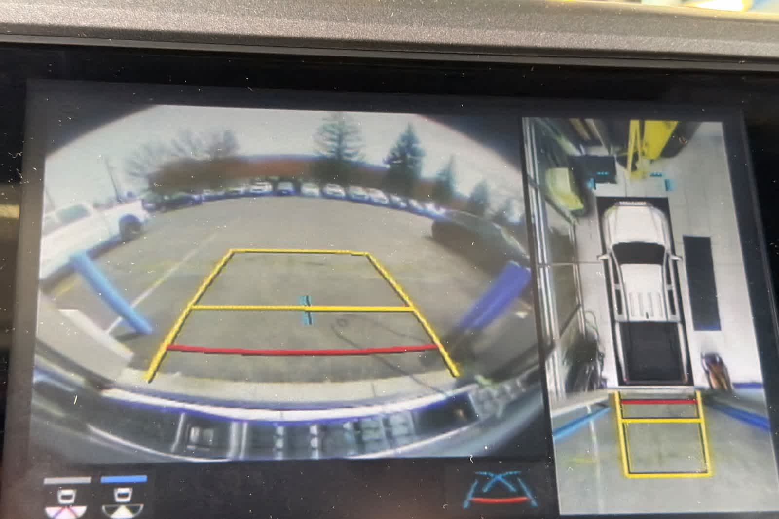 Thumbnail: 2020 Toyota Tacoma - 21