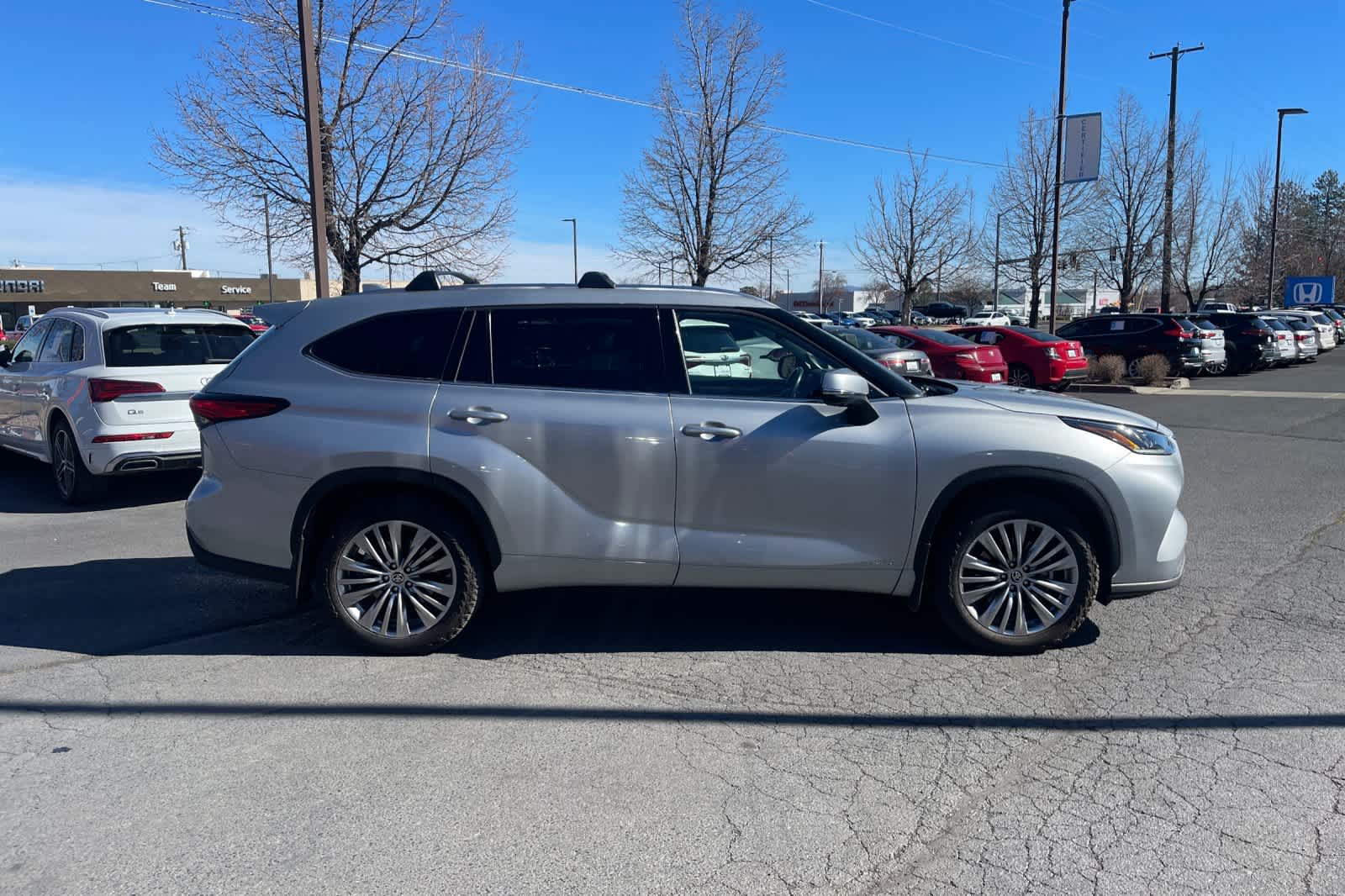 Thumbnail: 2023 Toyota Highlander - 6