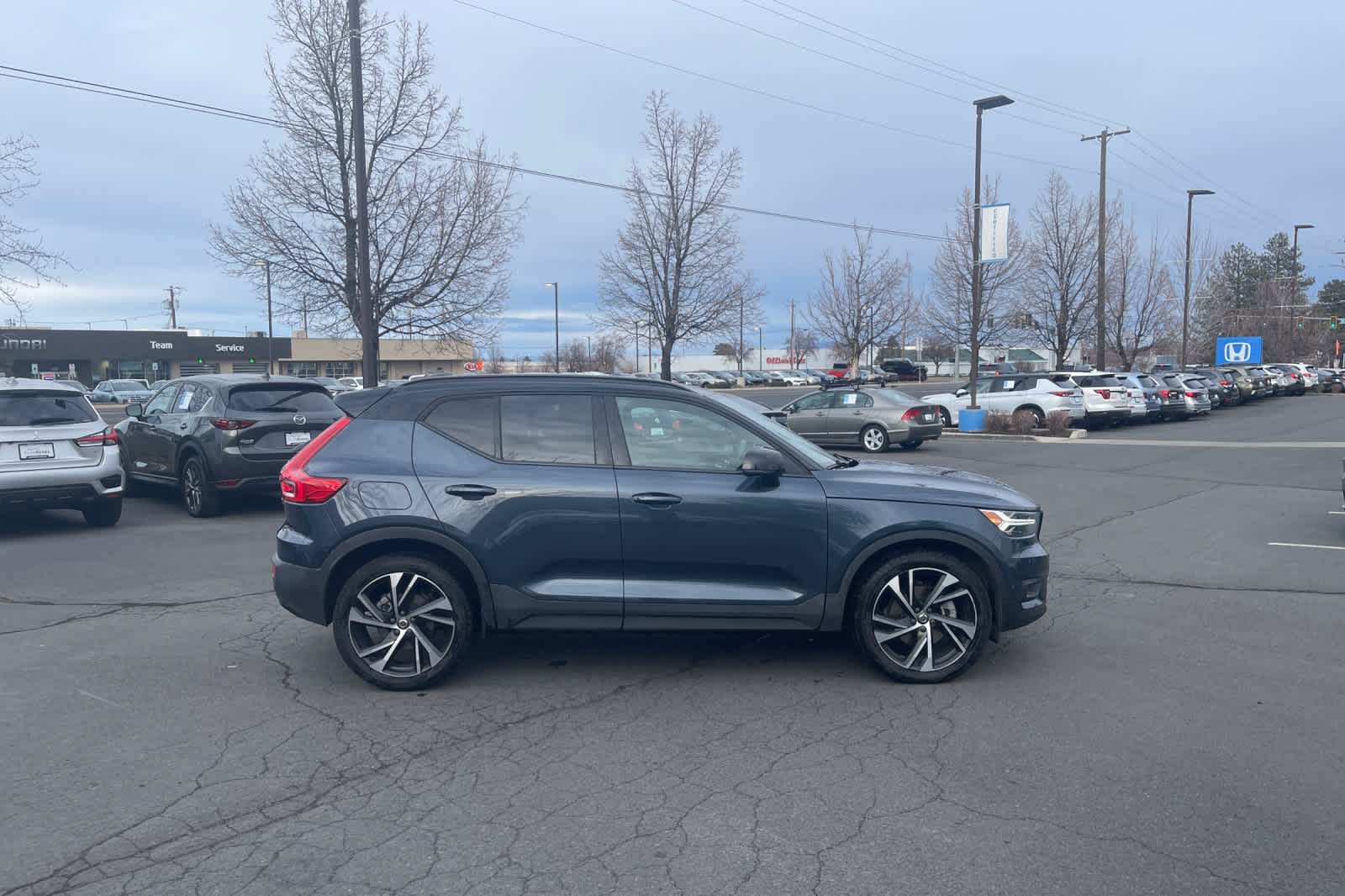 Thumbnail: 2022 Volvo XC40 - 8