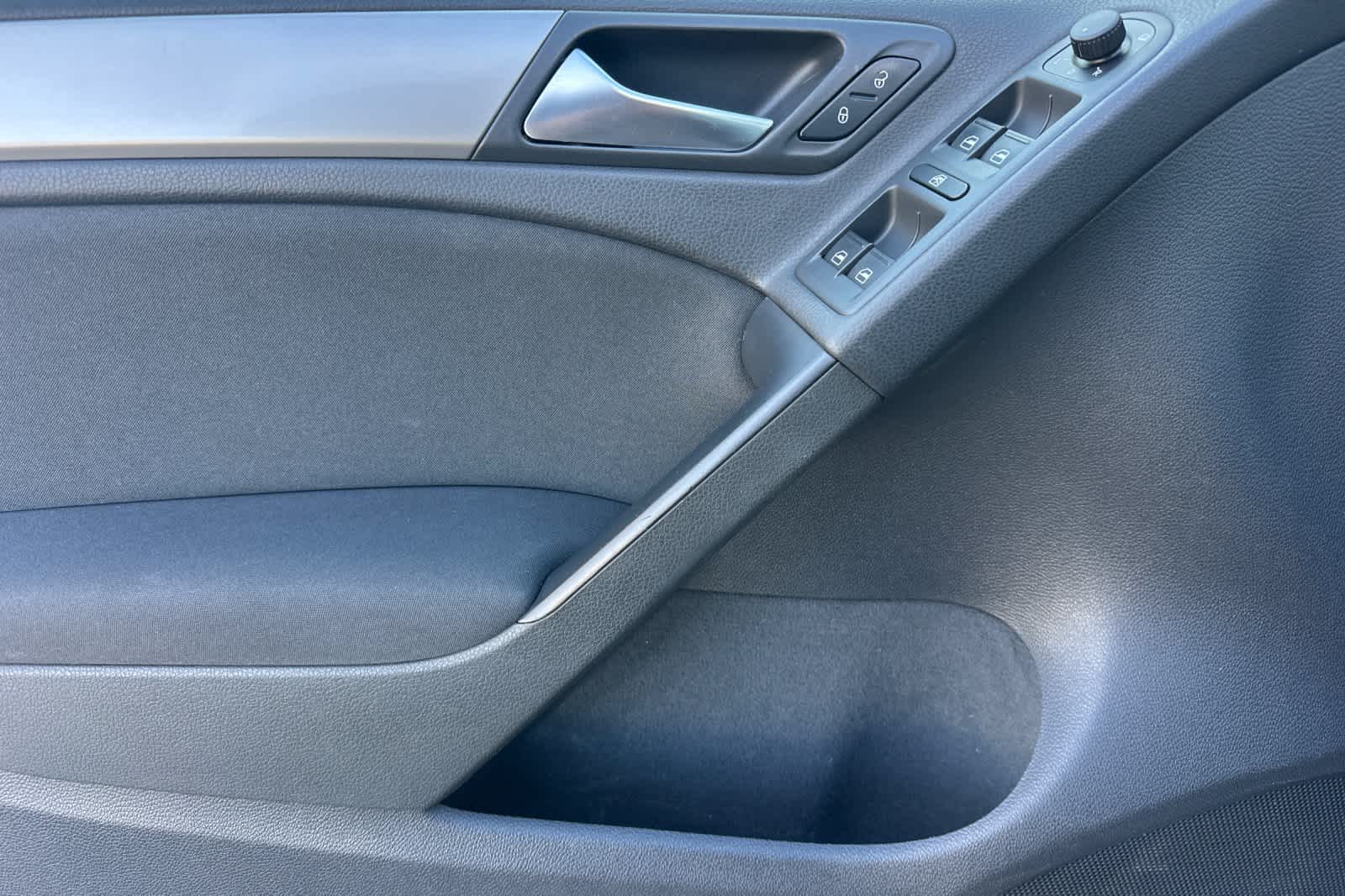 Thumbnail: 2012 Volkswagen Golf - 14