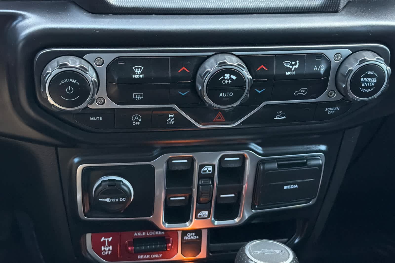 Thumbnail: 2022 Jeep Gladiator - 22