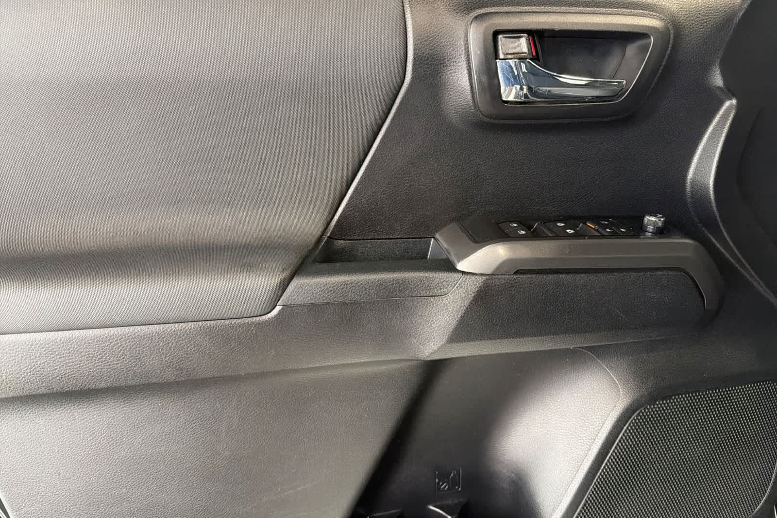 Thumbnail: 2017 Toyota Tacoma - 14