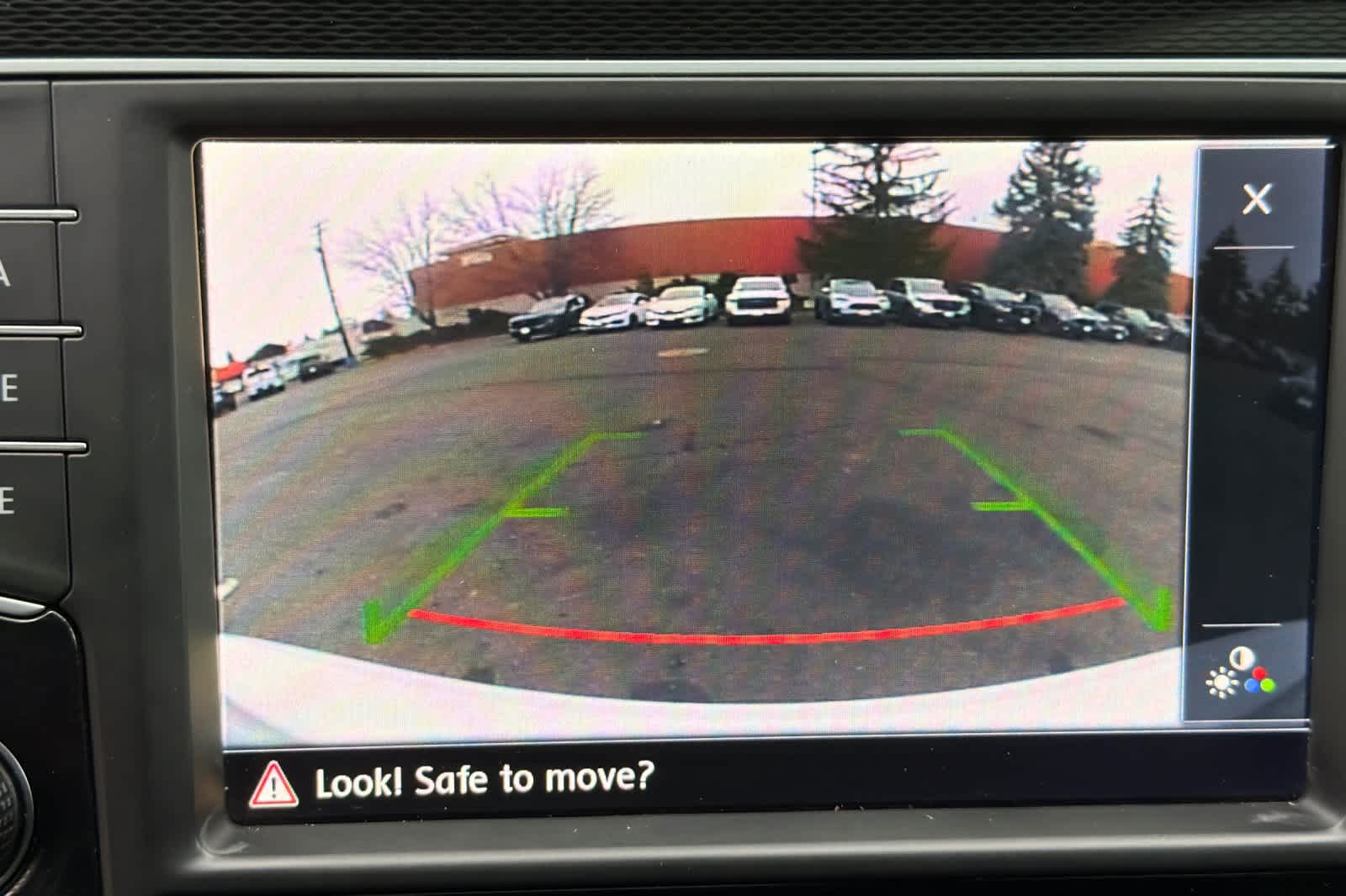 Thumbnail: 2016 Volkswagen Golf - 22