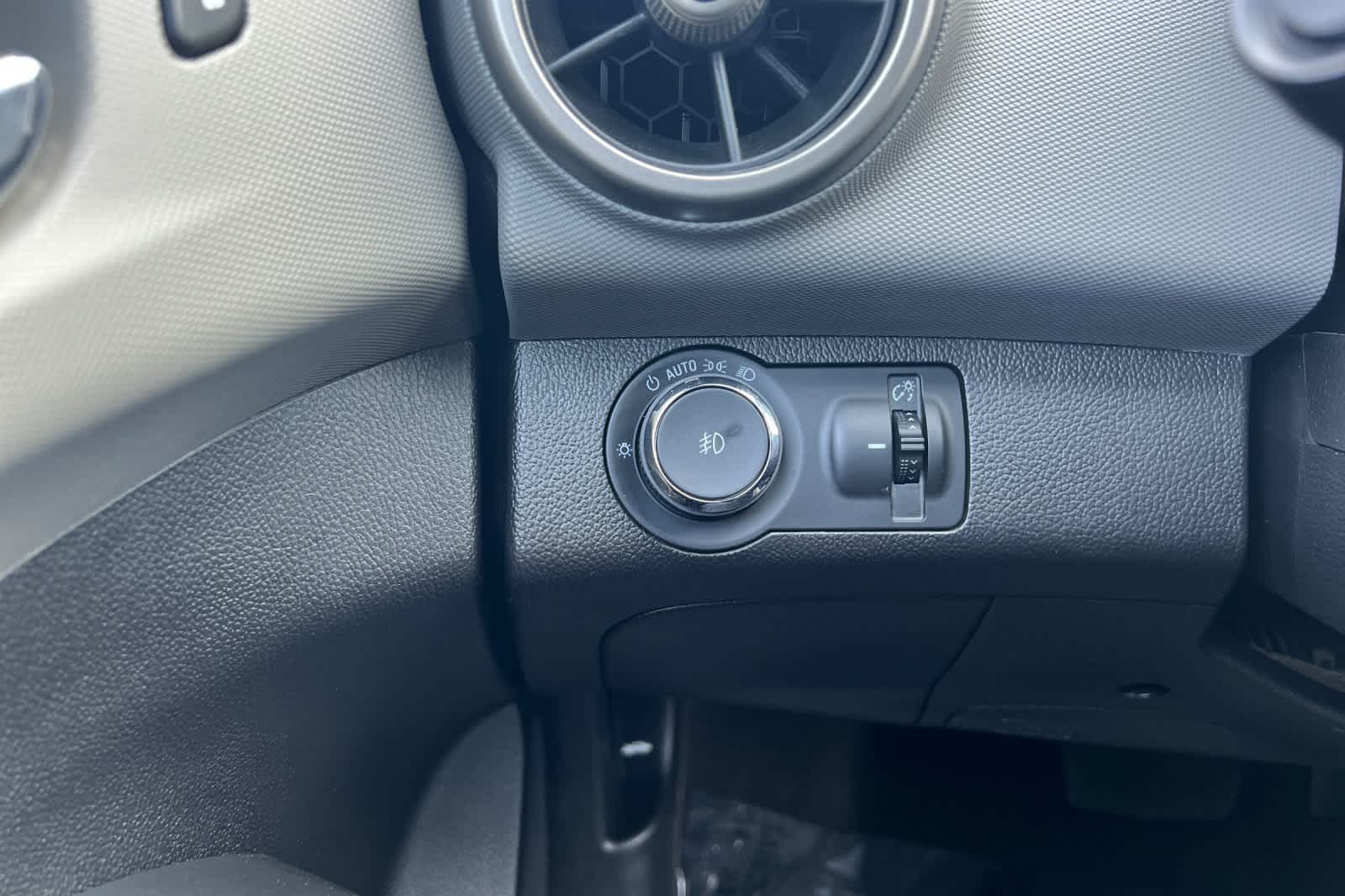 Thumbnail: 2015 Chevrolet Sonic - 27