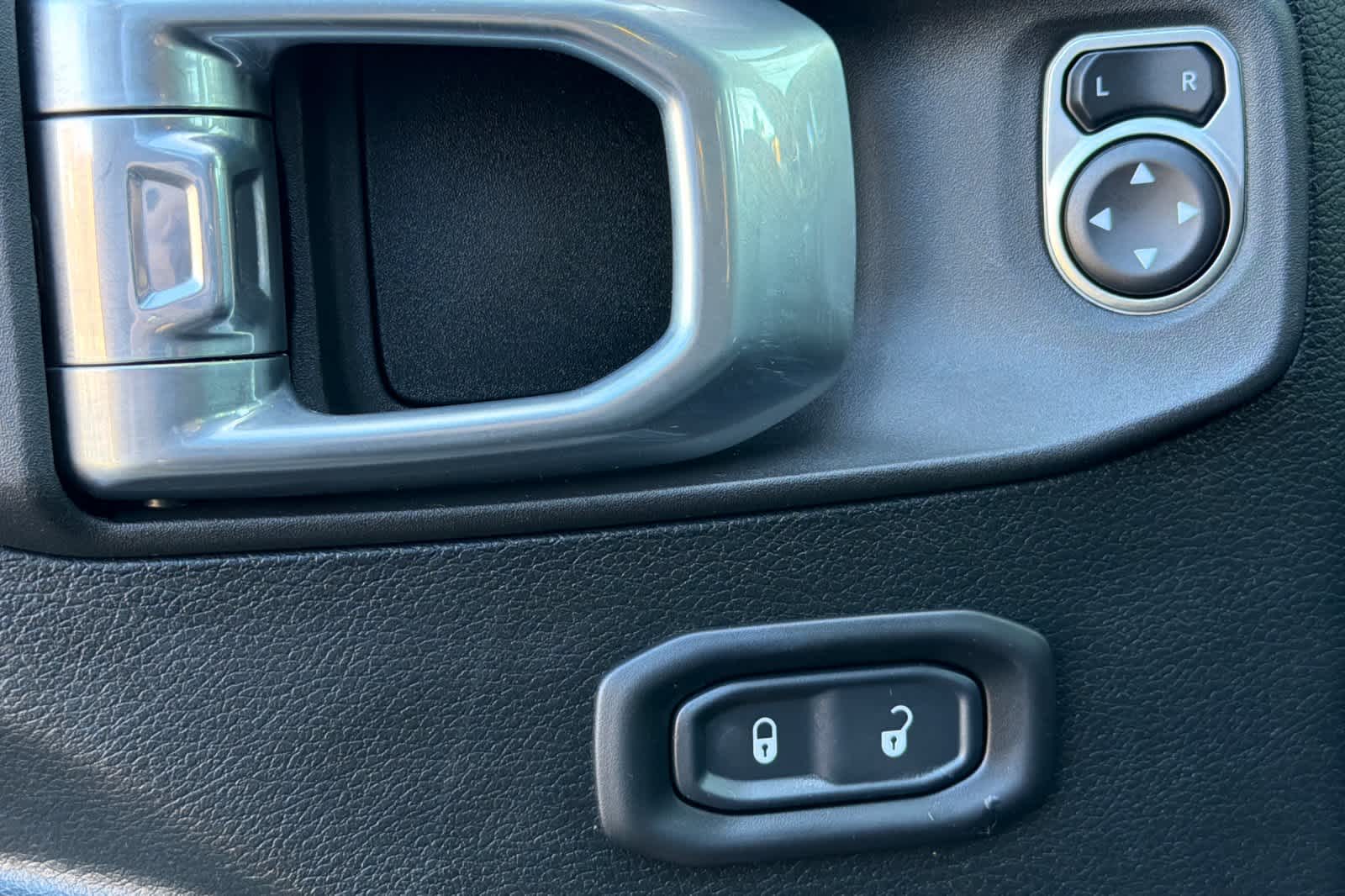 Thumbnail: 2021 Jeep Wrangler - 15