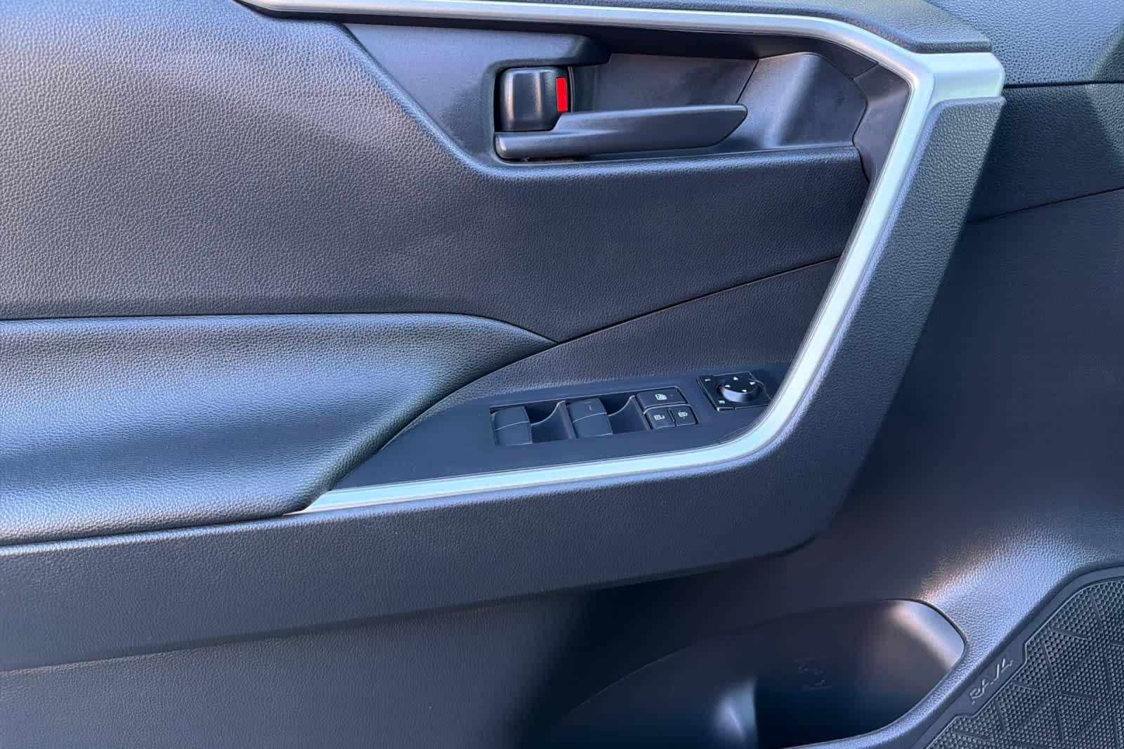 Thumbnail: 2024 Toyota RAV4 - 16