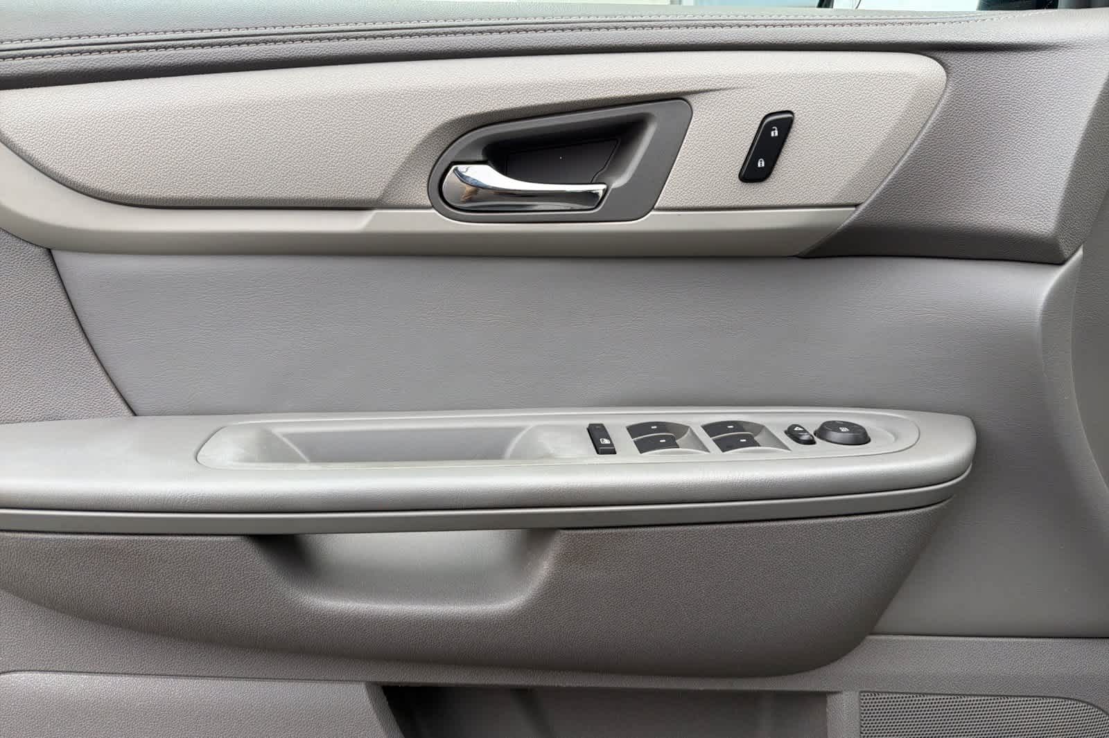 Thumbnail: 2013 Chevrolet Traverse - 14