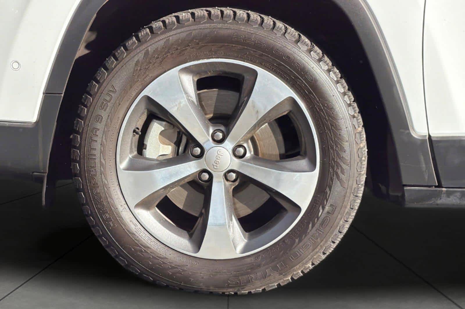 Thumbnail: 2020 Jeep Cherokee - 11