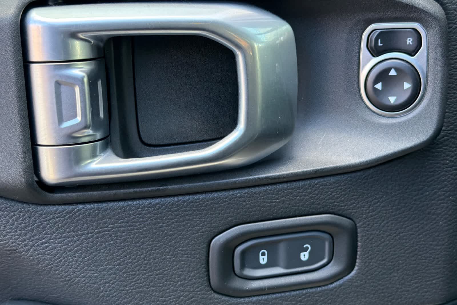 Thumbnail: 2020 Jeep Wrangler - 15