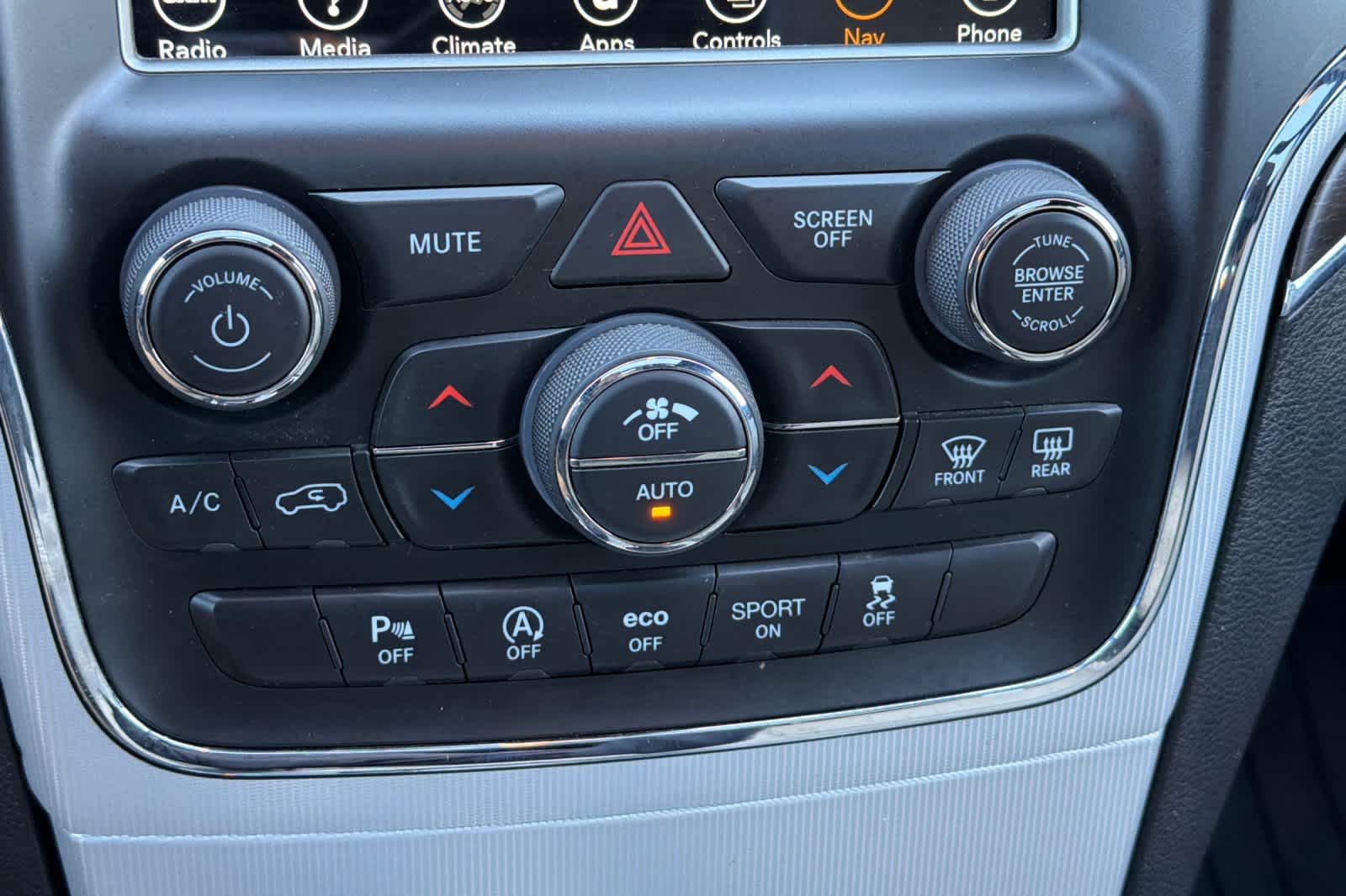 Thumbnail: 2018 Jeep Grand Cherokee - 23