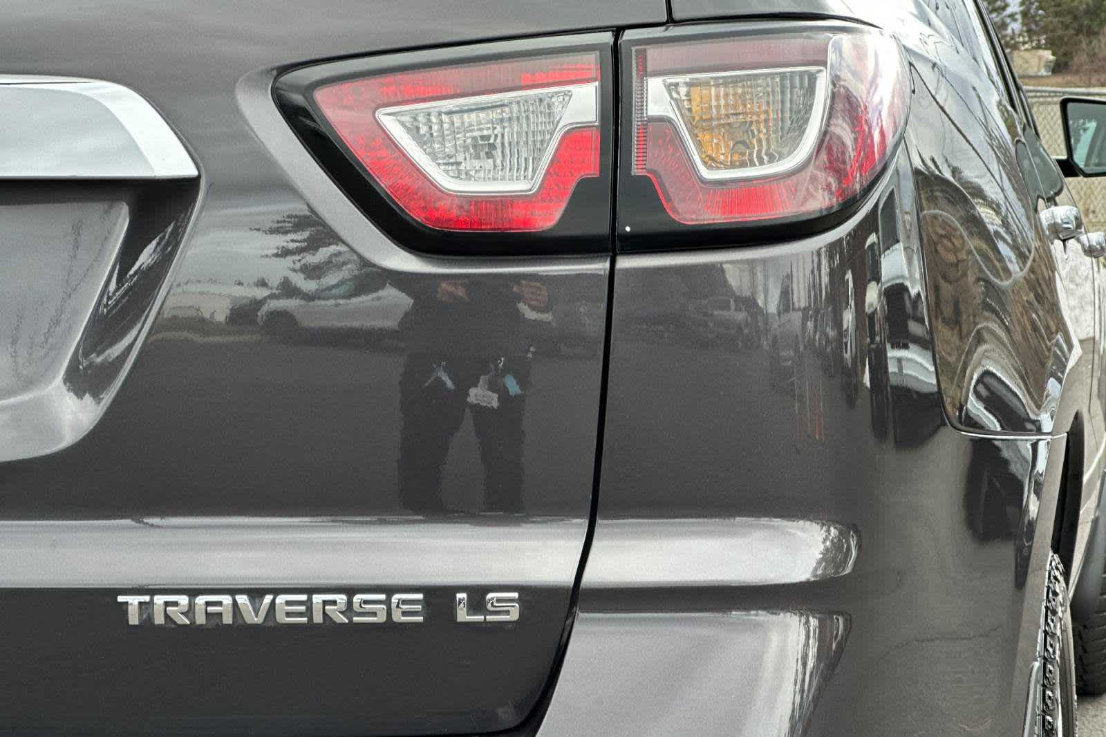 2014 Chevrolet Traverse LS 12