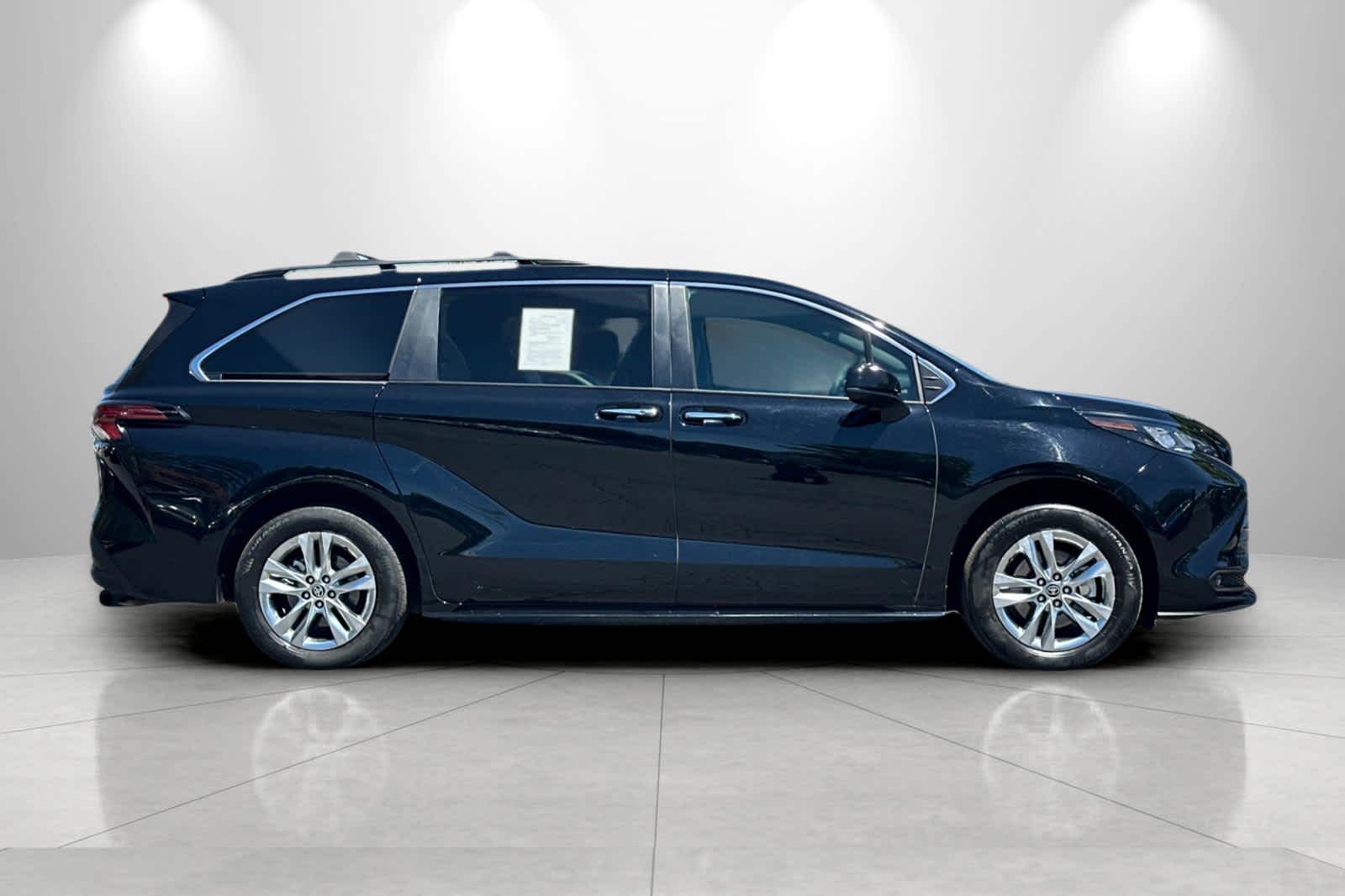 Thumbnail: 2022 Toyota Sienna - 7
