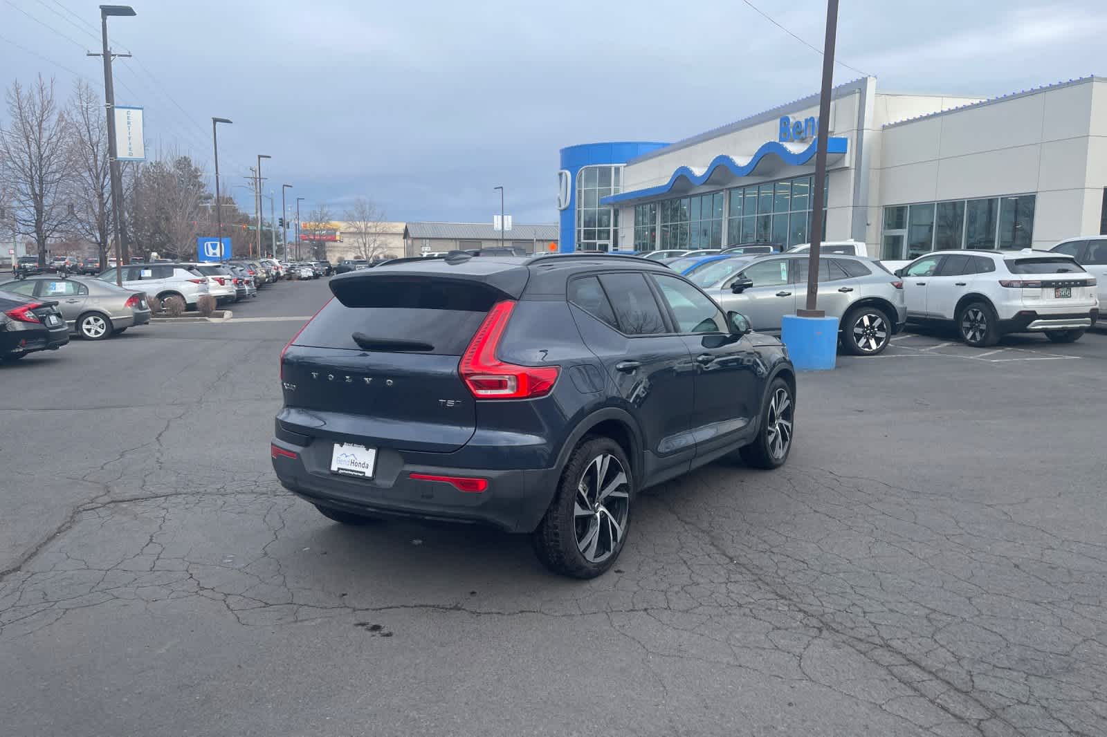 Thumbnail: 2022 Volvo XC40 - 2