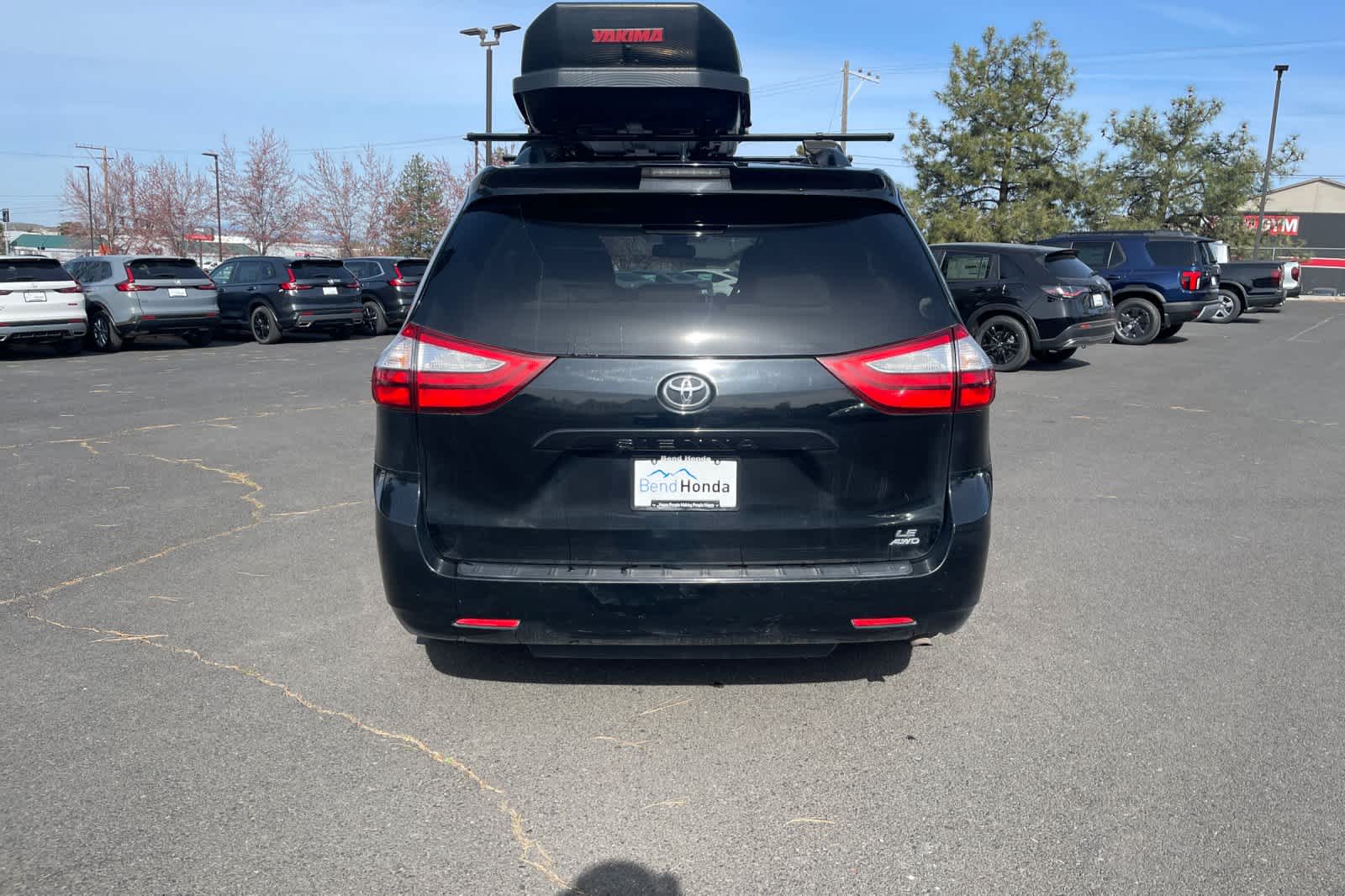 Thumbnail: 2019 Toyota Sienna - 4